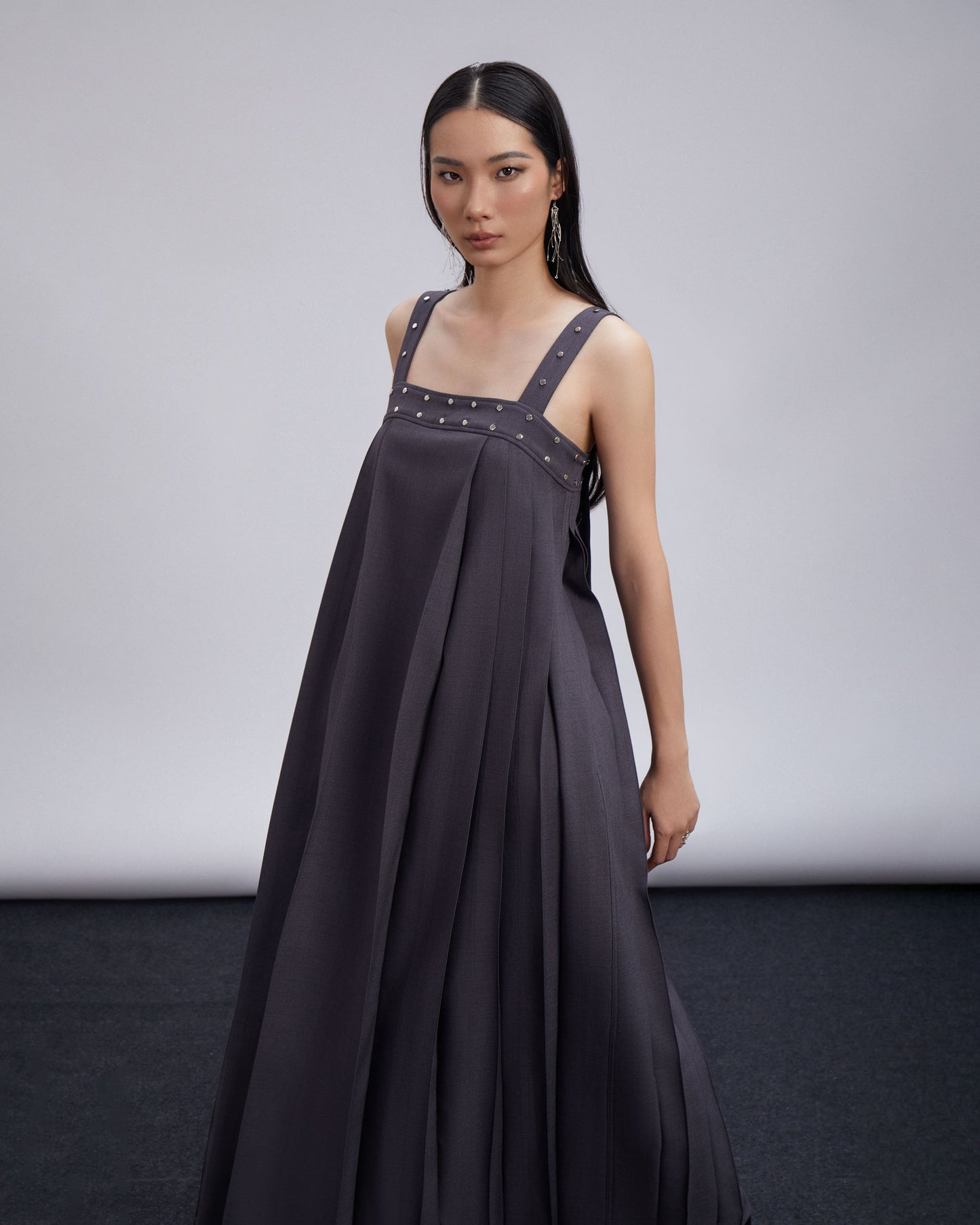 pleated-maxi-dress-caostu-space-grey-astoud