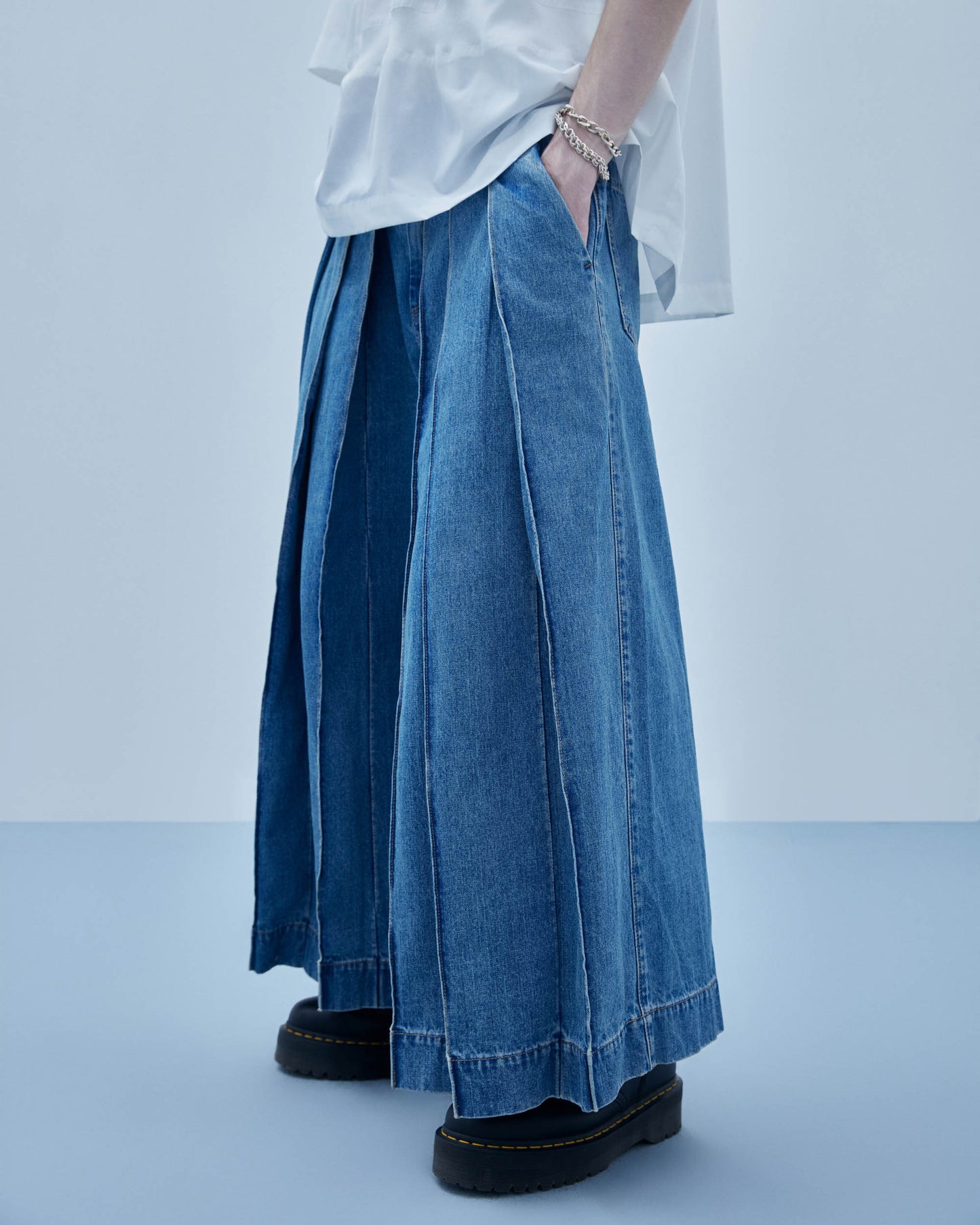 pleated-jeans-CAOSTU-astoud