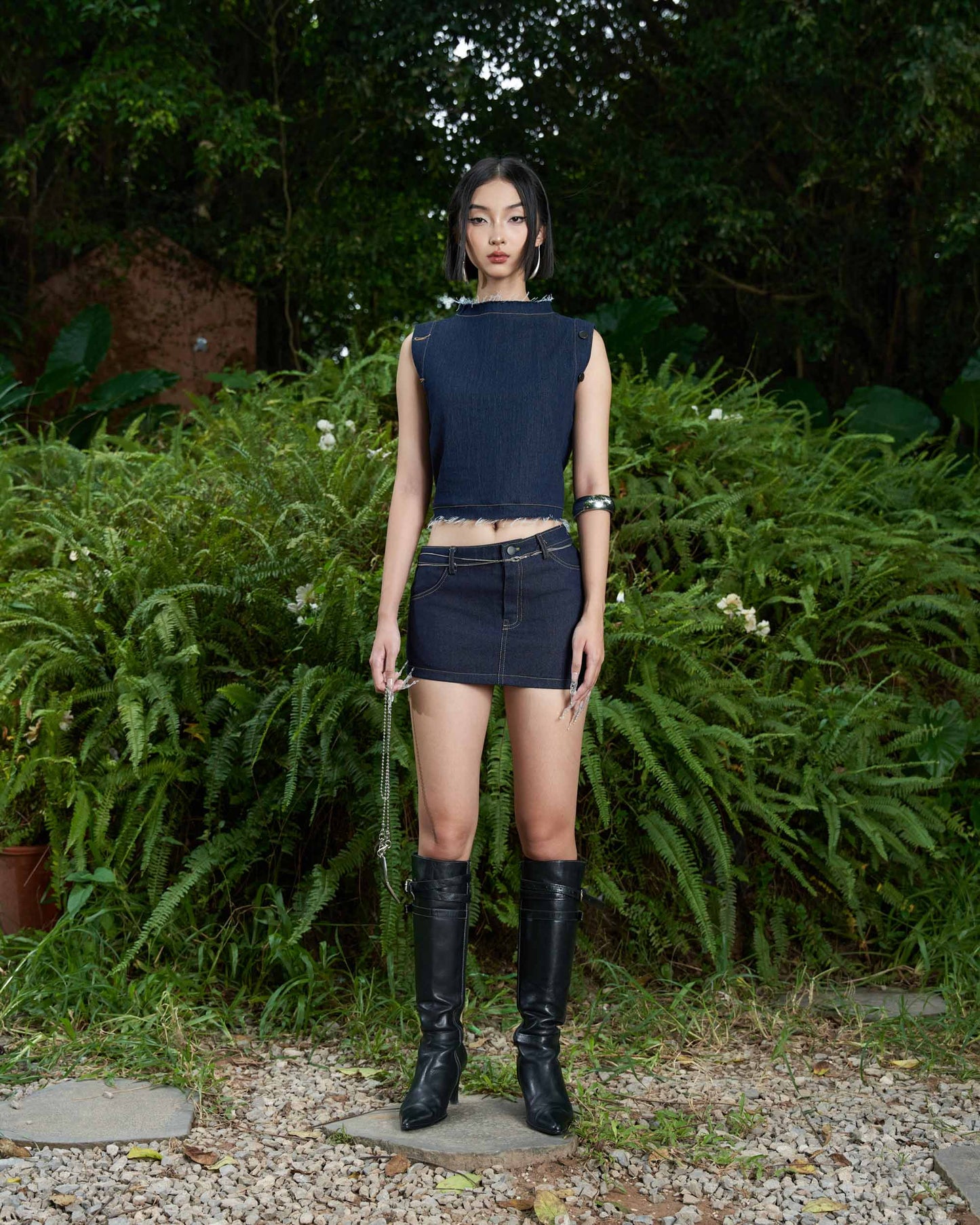 button-straw-sleeveless-DAC-EMBELLISH-astoud