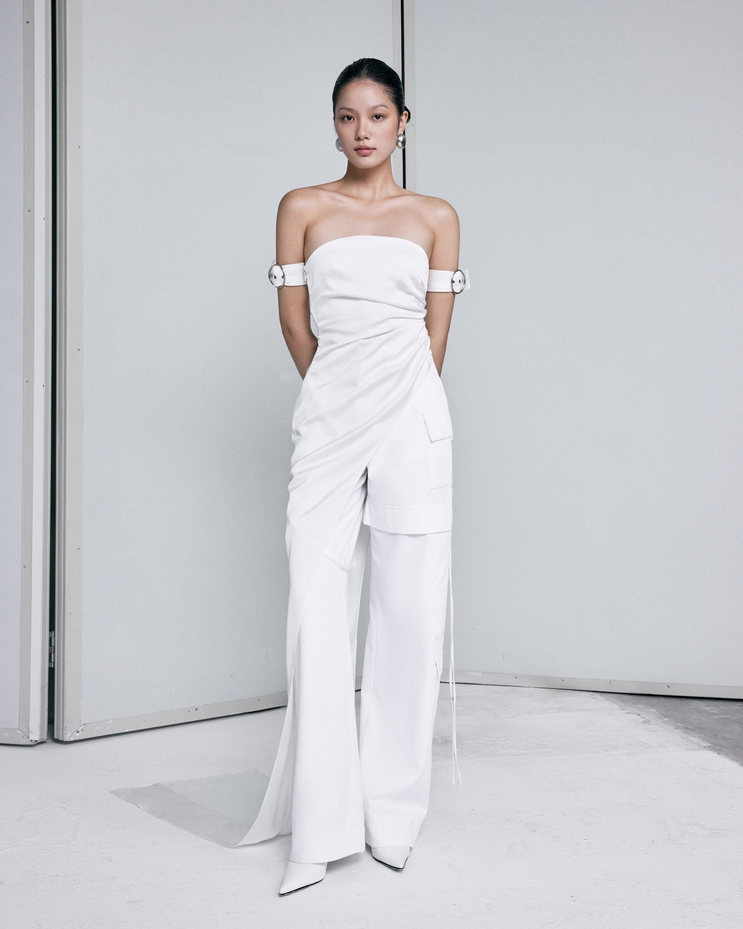 white-silk-top-FORTY-THREE-ASTOUDwhite-khaki-cargo-straight-leg-pants-FORTYTHREE-astoud