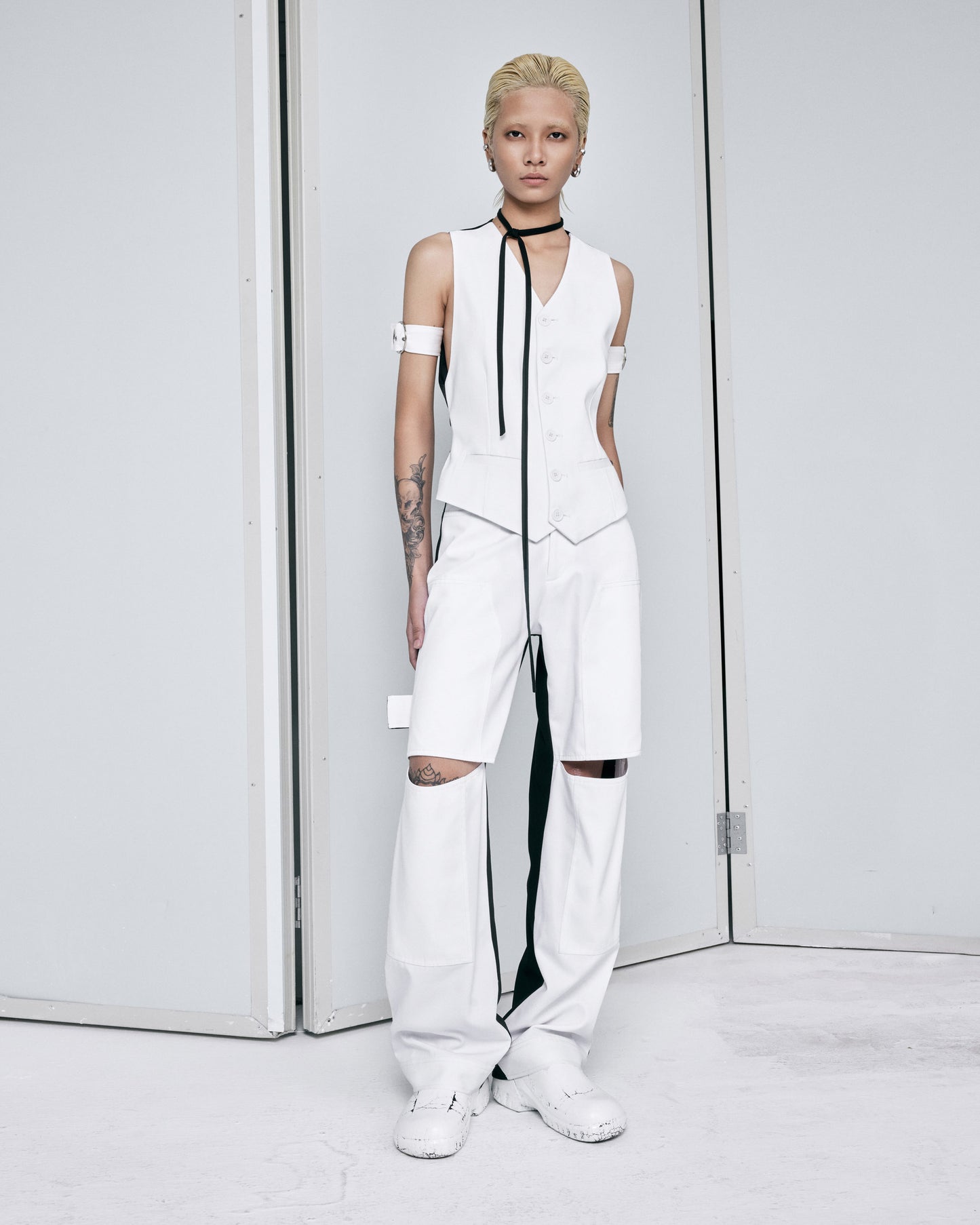 black-white-khaki-straight-leg-pants-FORTYTHREE-astoud