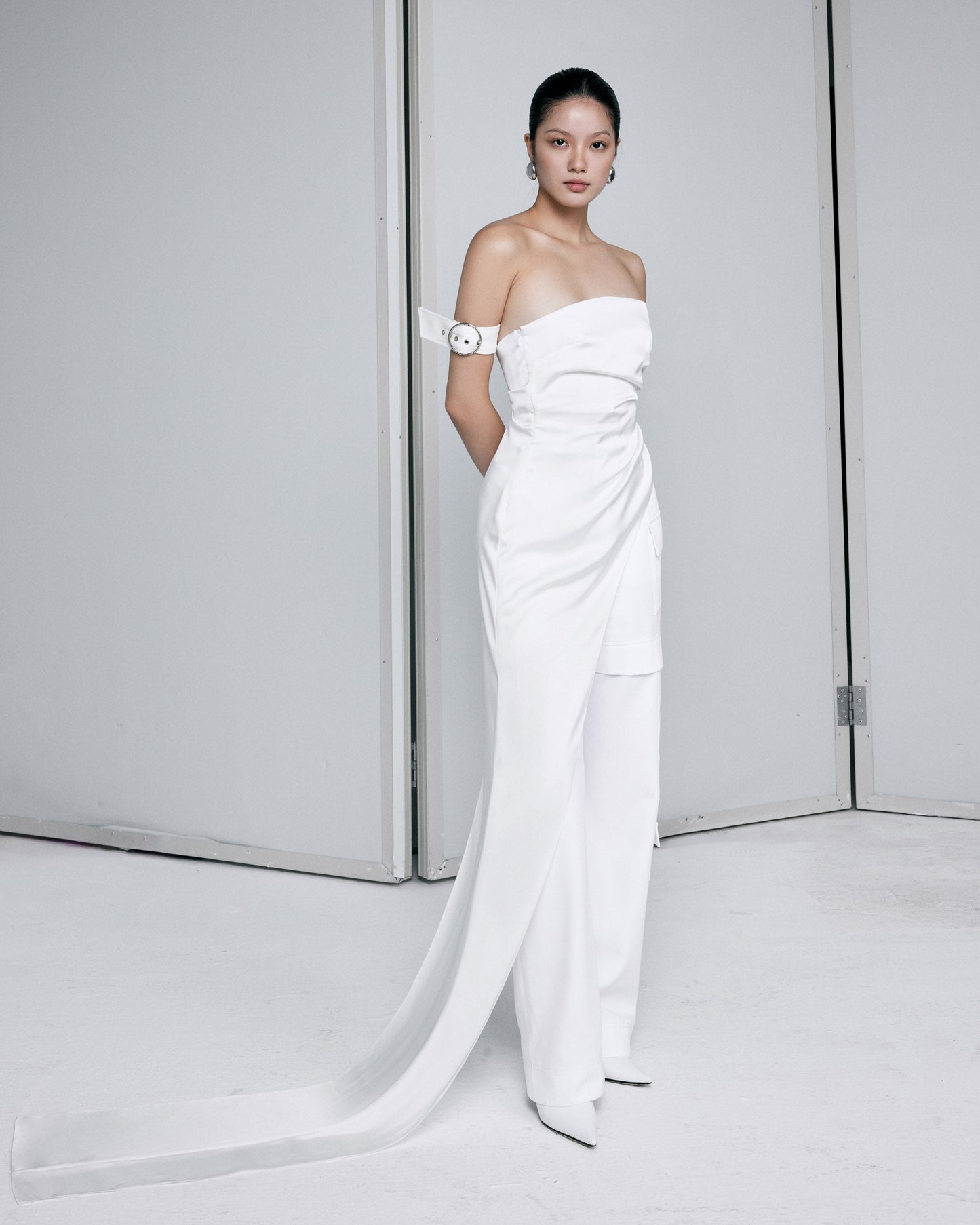 white-silk-top-FORTY-THREE-ASTOUDwhite-khaki-cargo-straight-leg-pants-FORTYTHREE-astoud