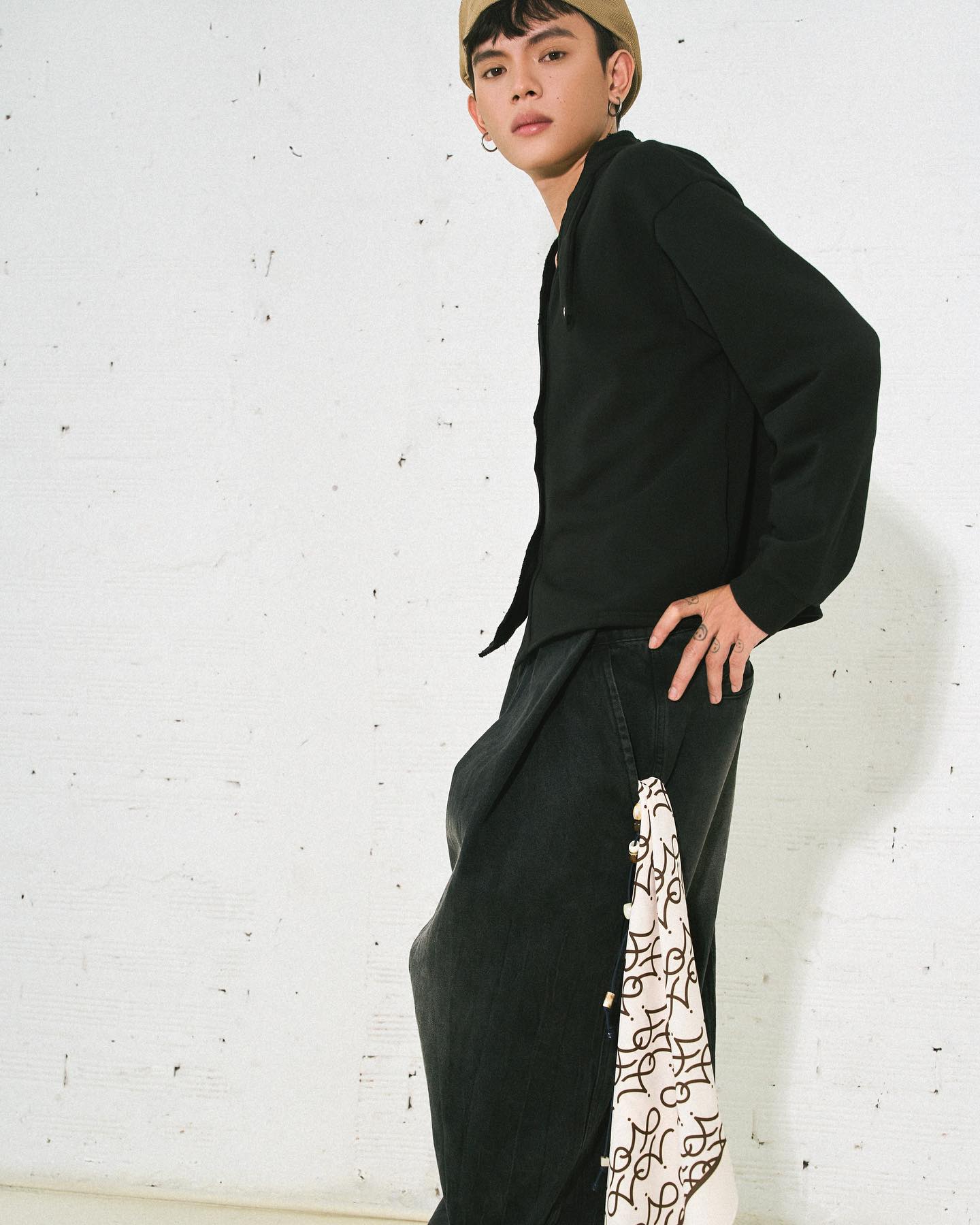 eyelet-cardigan the idiot astoud