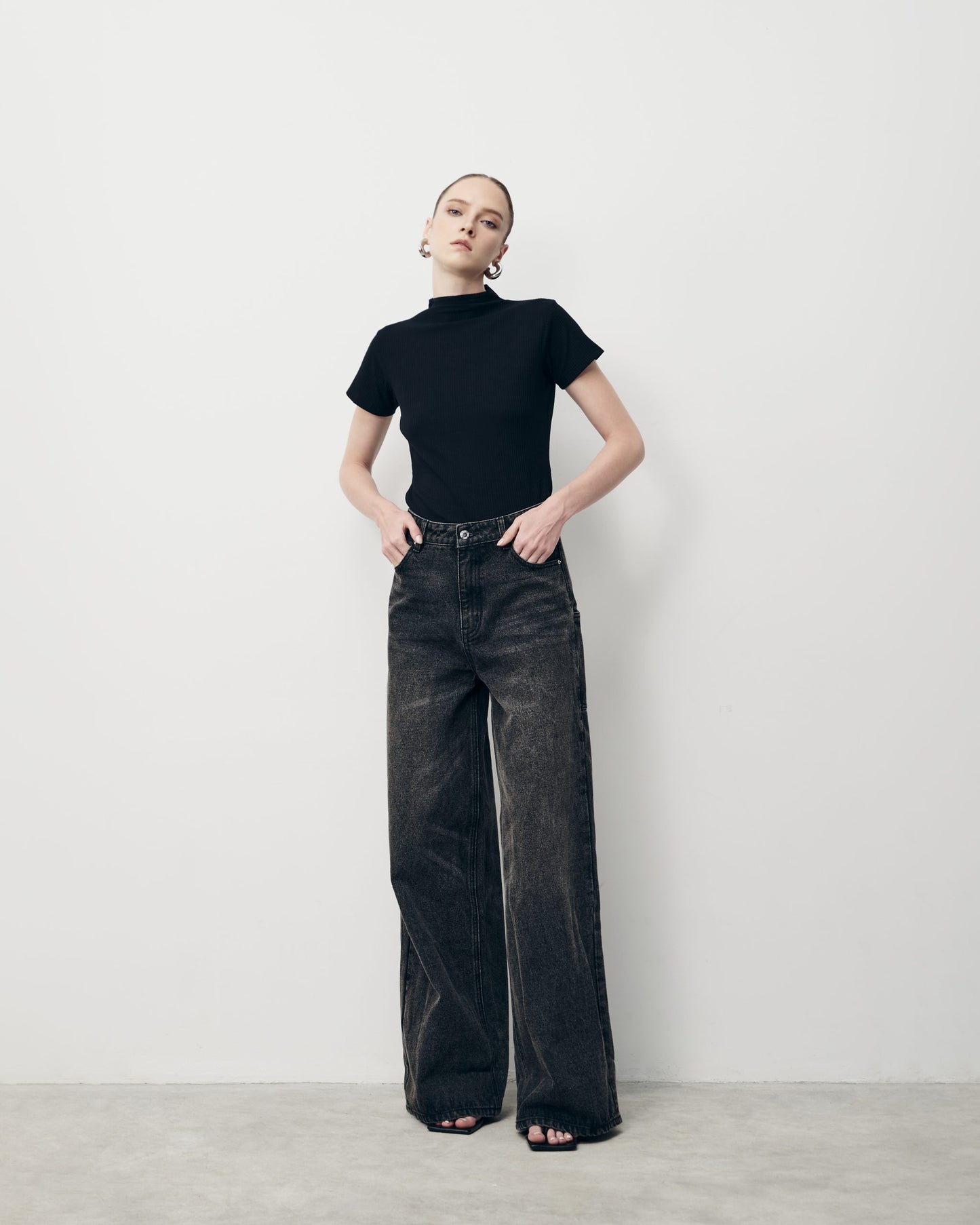 dark-gray-loose-fit-jeans laminapparel® astoud