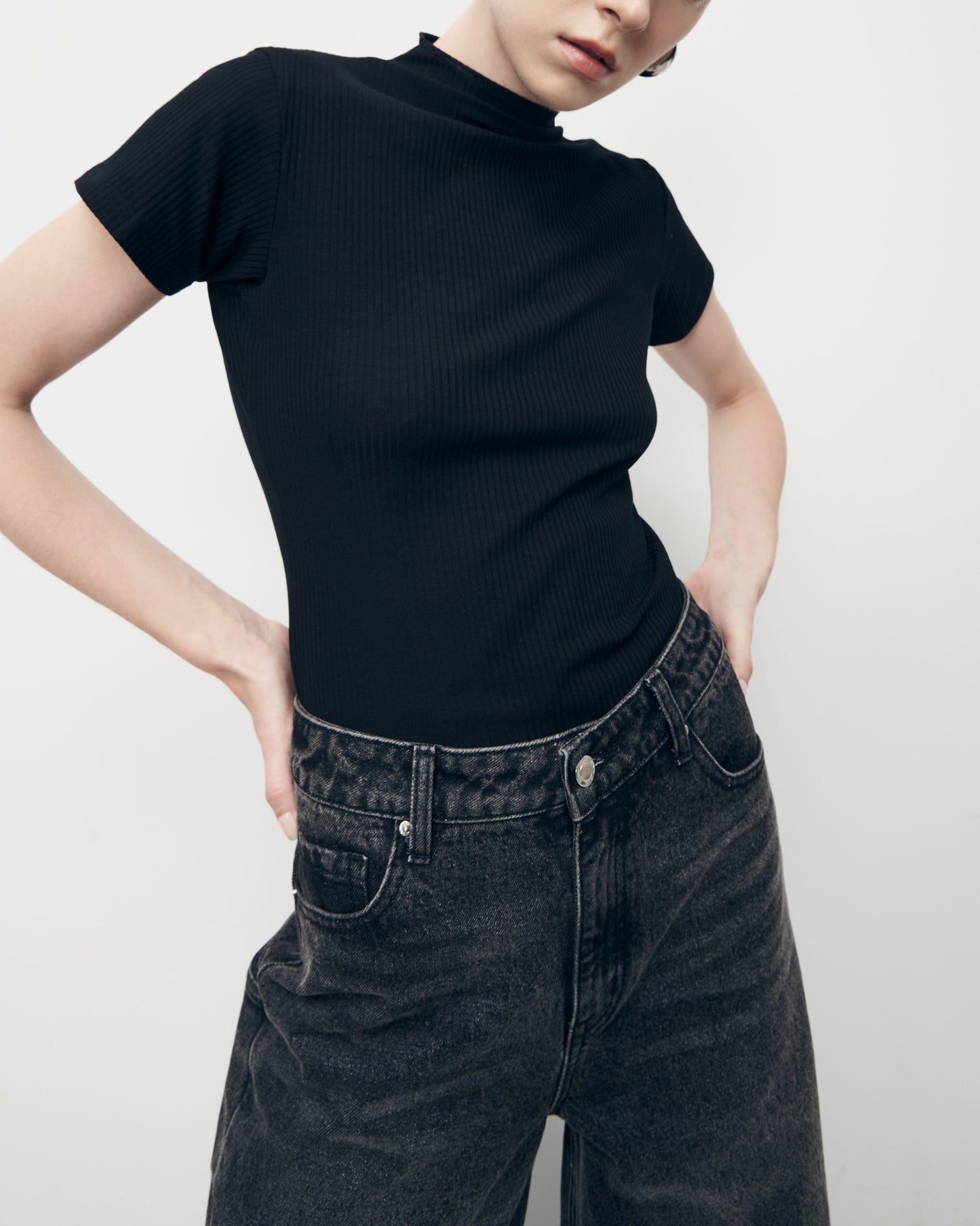 dark-gray-loose-fit-jeans laminapparel® astoud