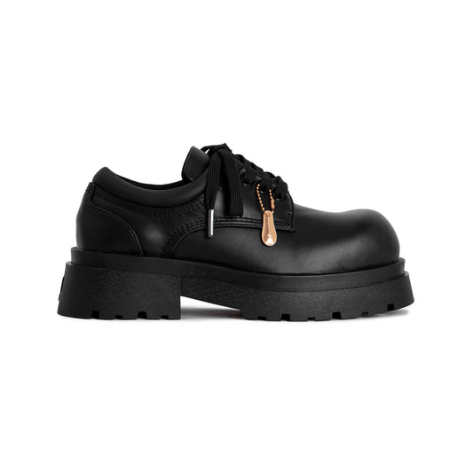 the-gigantic-wolf-black-derby thewolf astoud