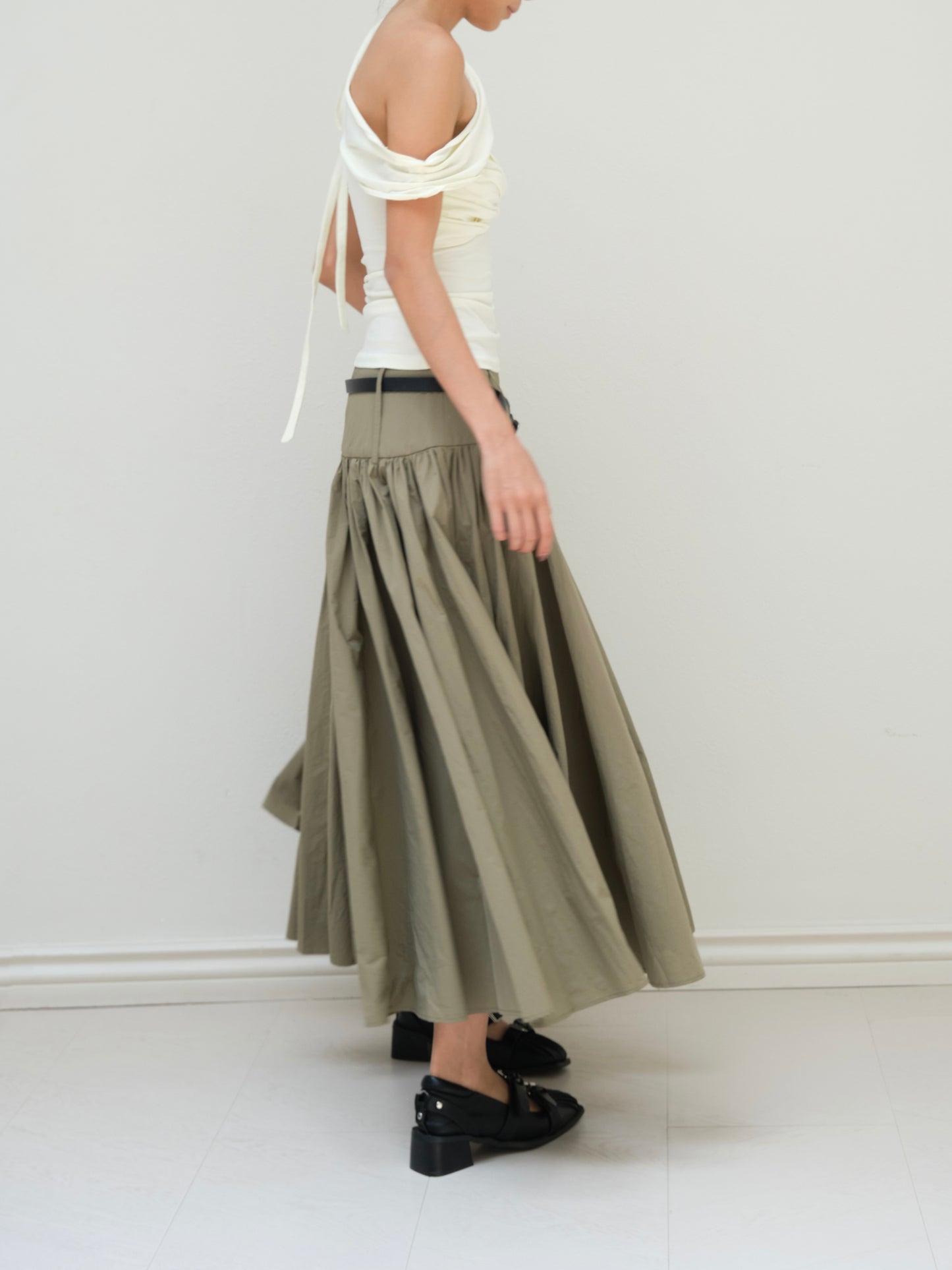 olive-nylon-belt-skirt the idiot