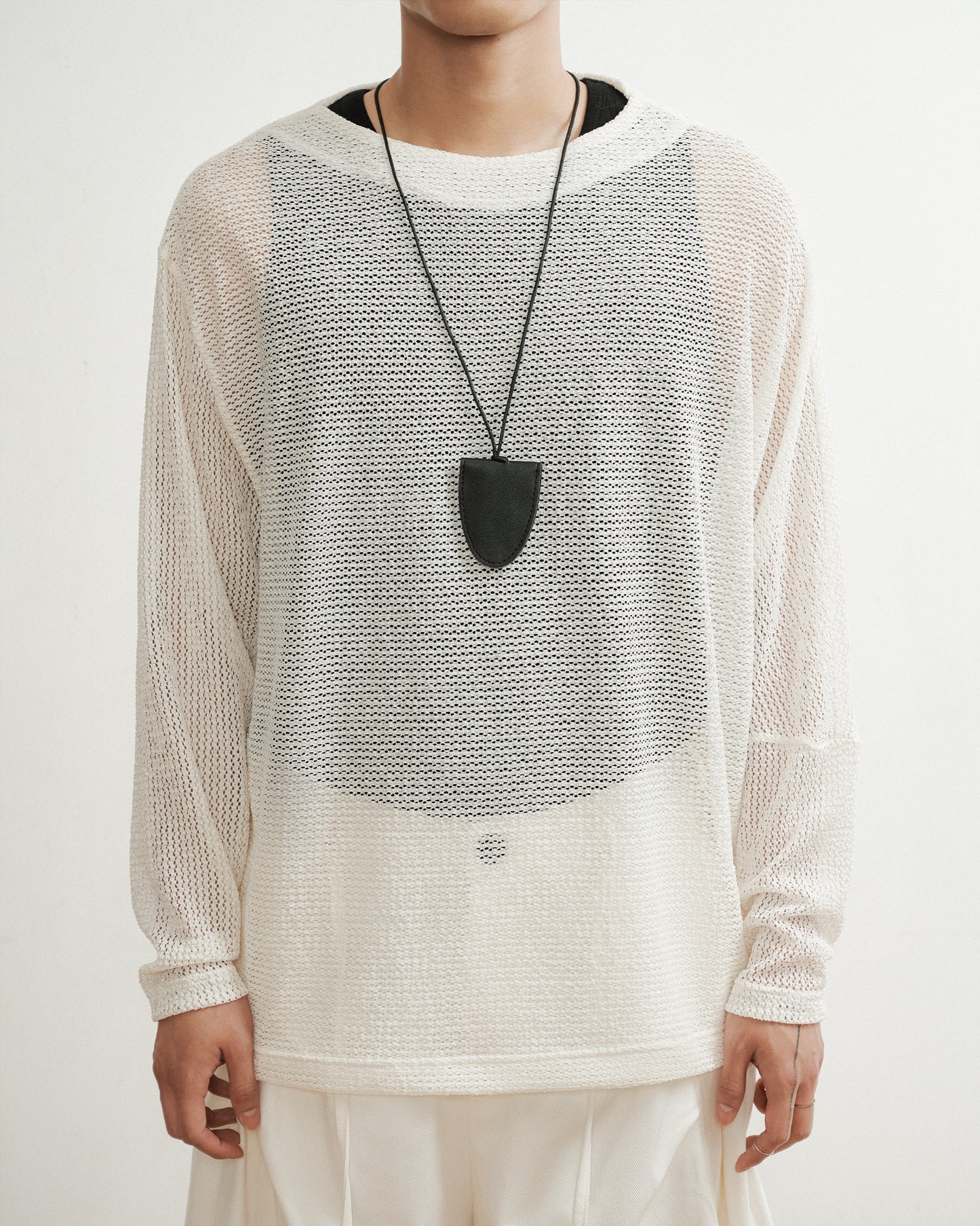 White Yleve Top AIN Astoud