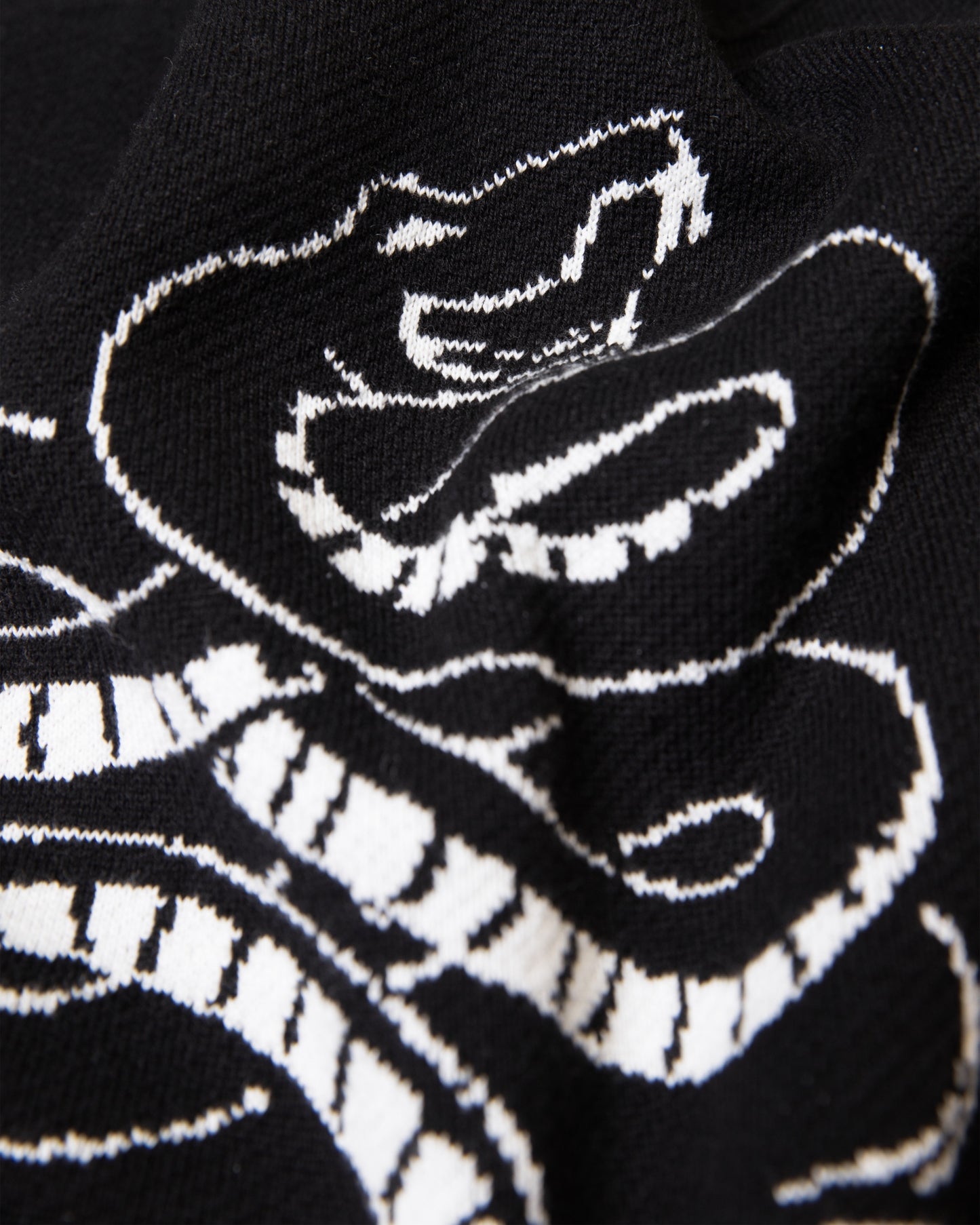 mmxxv-snake-knit-sweater-black goldie astoud