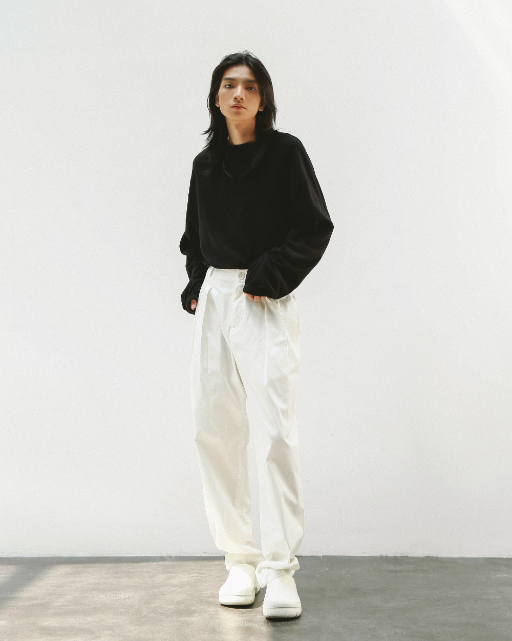 white-tuck-tapered-pants-ain