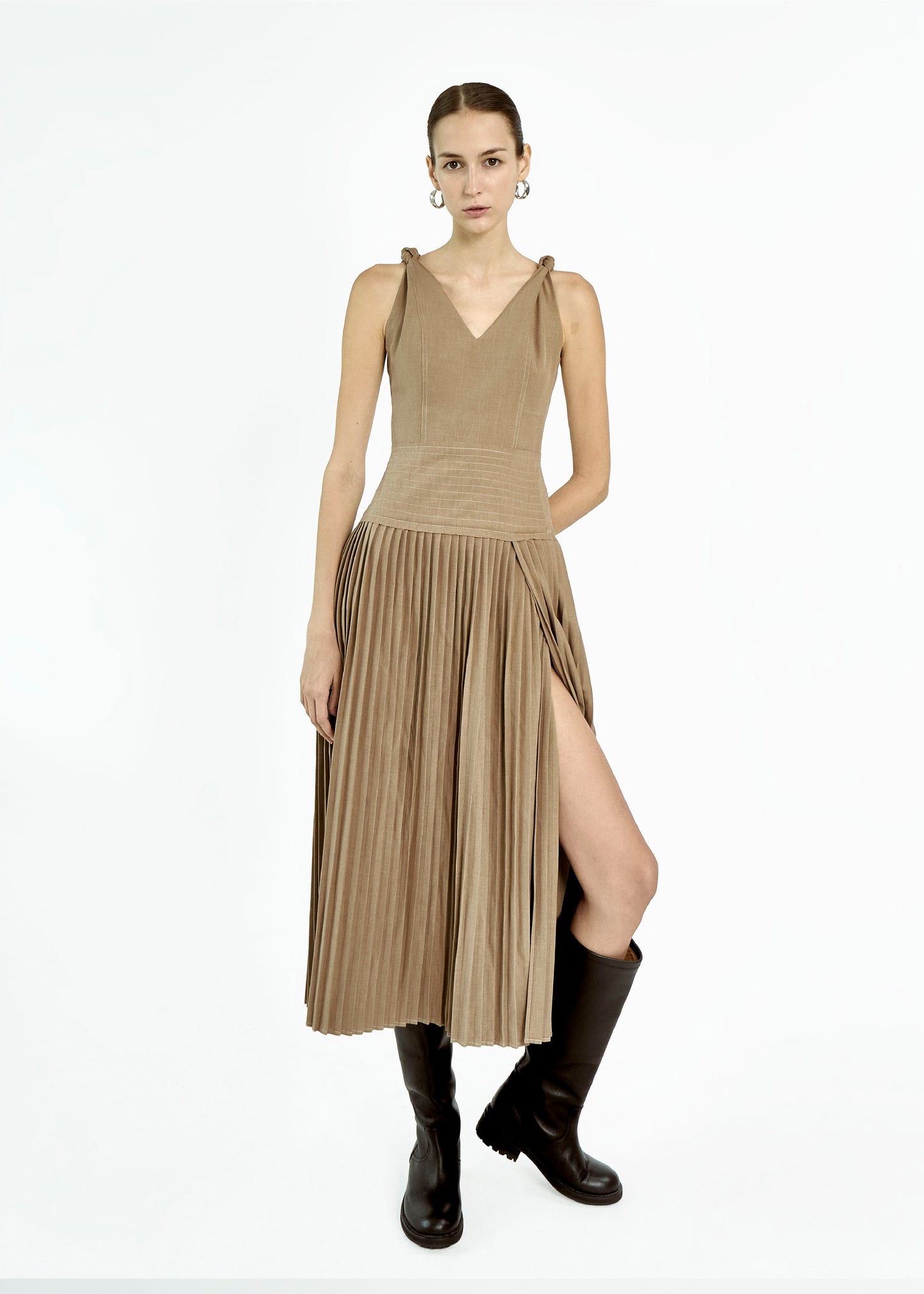 KNOTTED SHOULDER PLEATED DRESS | BROWN