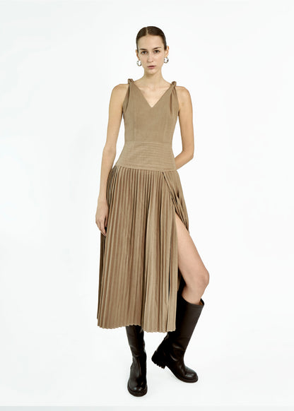 KNOTTED SHOULDER PLEATED DRESS | BROWN