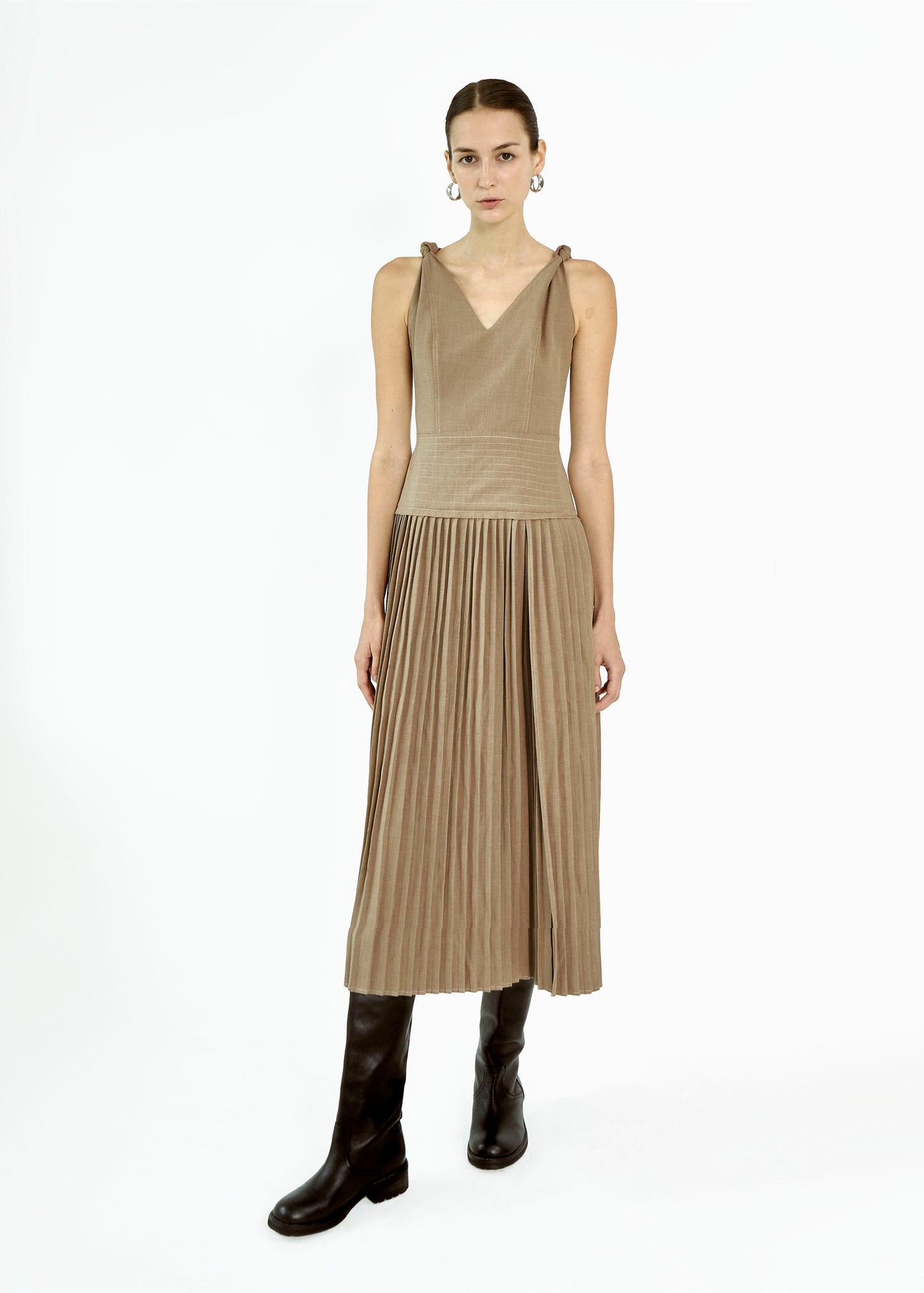 KNOTTED SHOULDER PLEATED DRESS | BROWN
