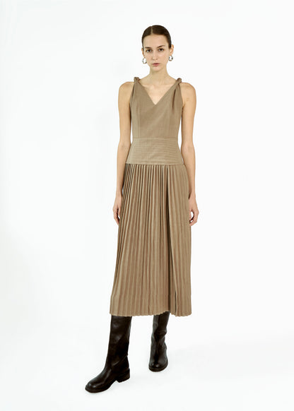 KNOTTED SHOULDER PLEATED DRESS | BROWN