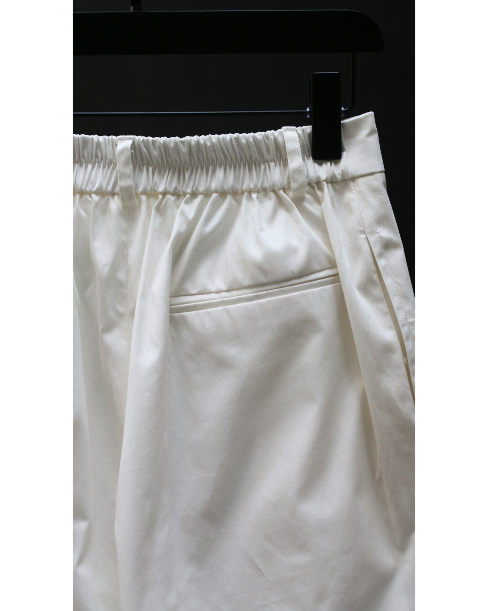 white-tuck-tapered-pants-ain-astoud