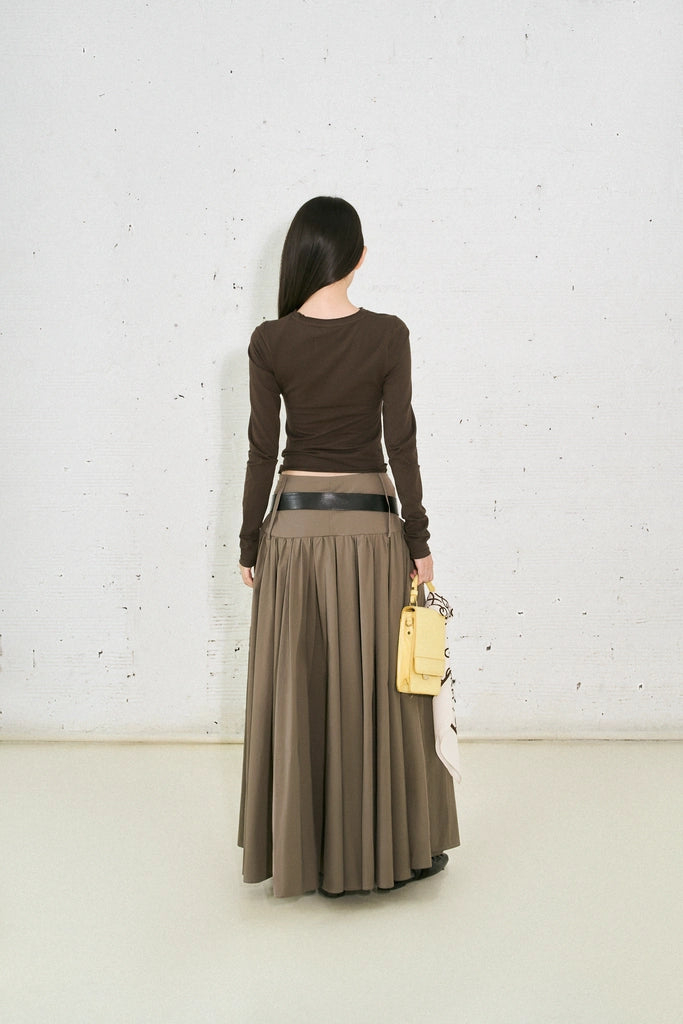 nylon-belt-skirt the idiot