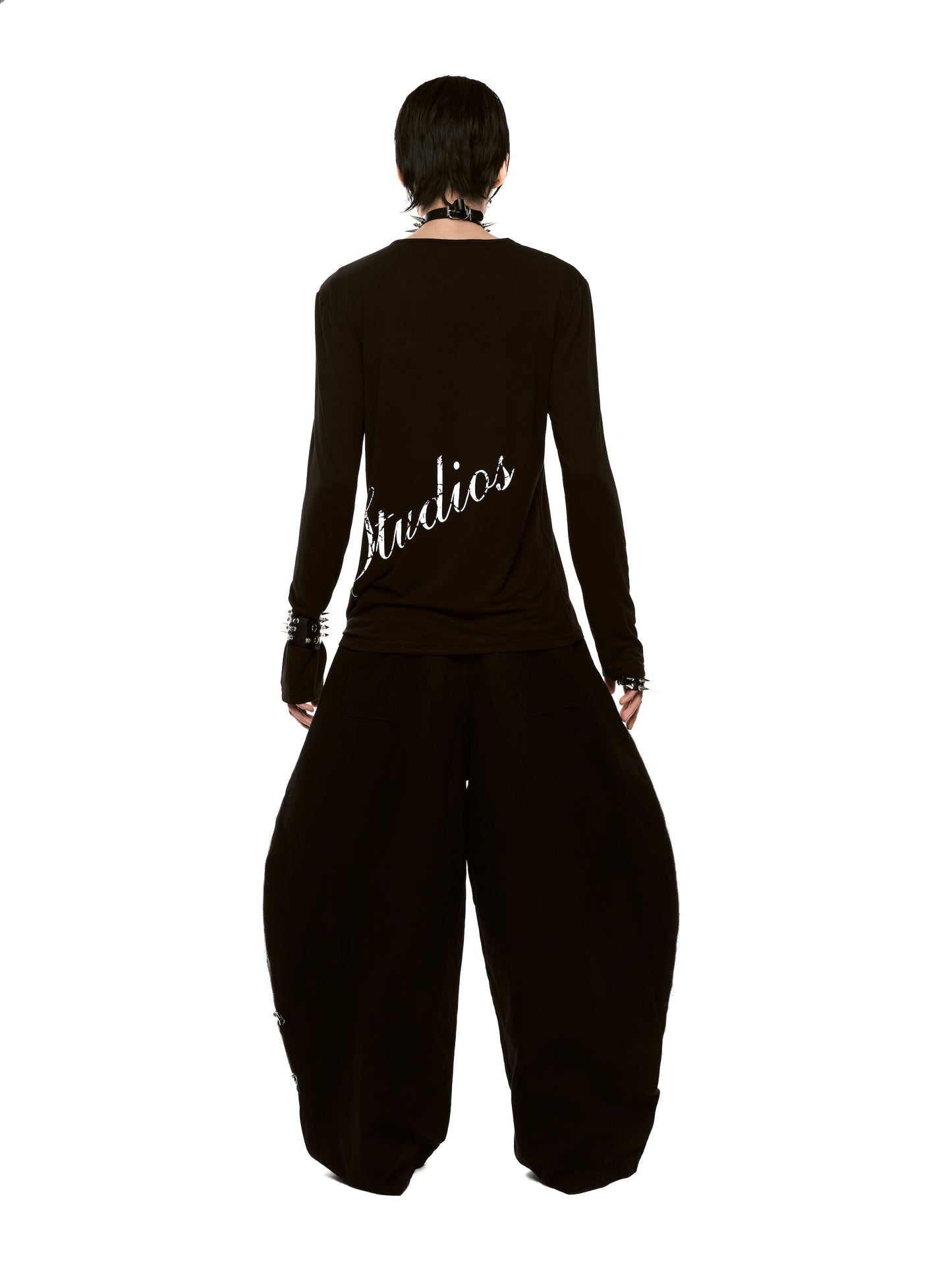 ssss-aesir-men-black-triangle-neck-shirt aesir astoud