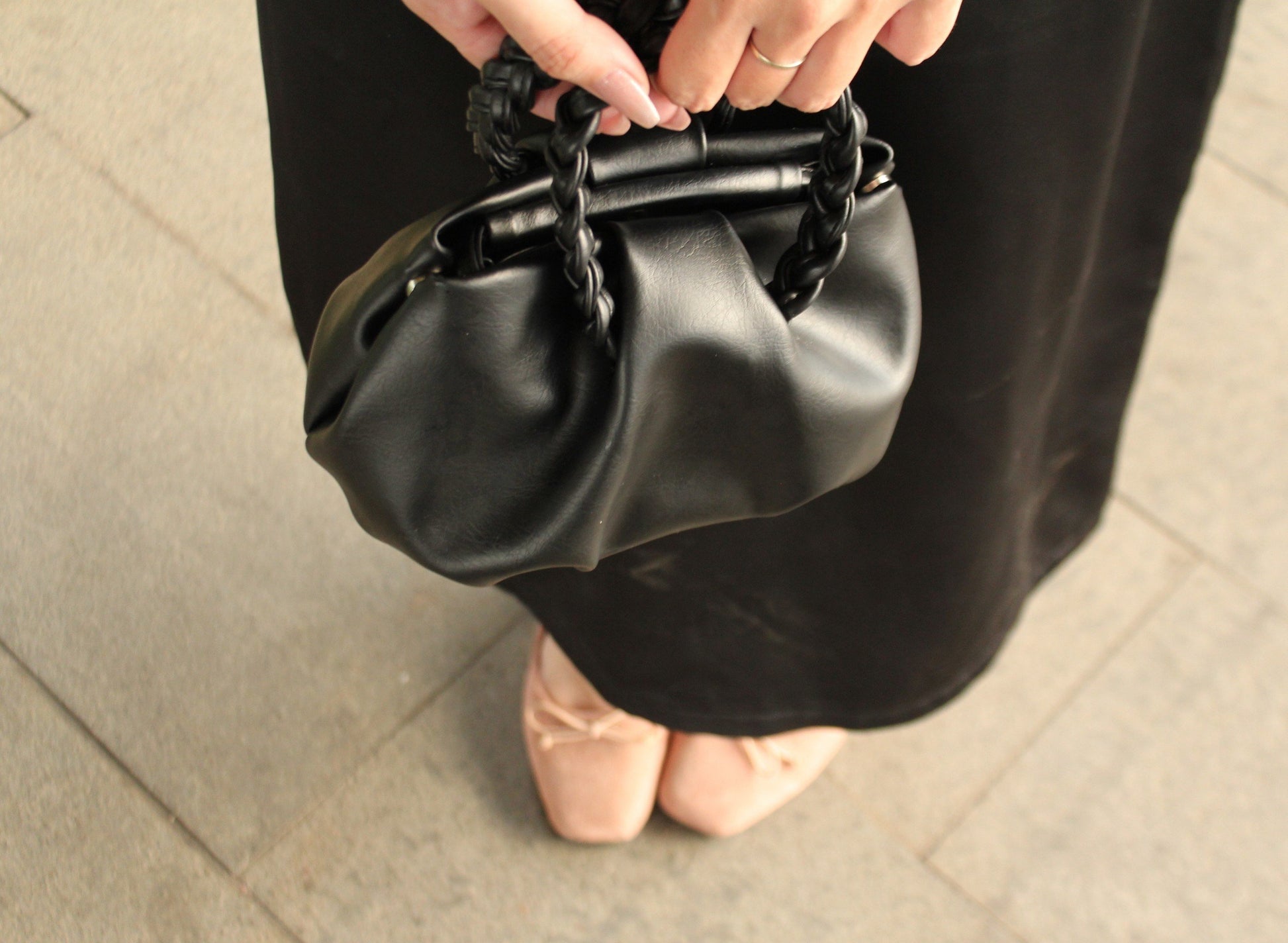 black-braided-handle-bag-ARYA-ASTOUD