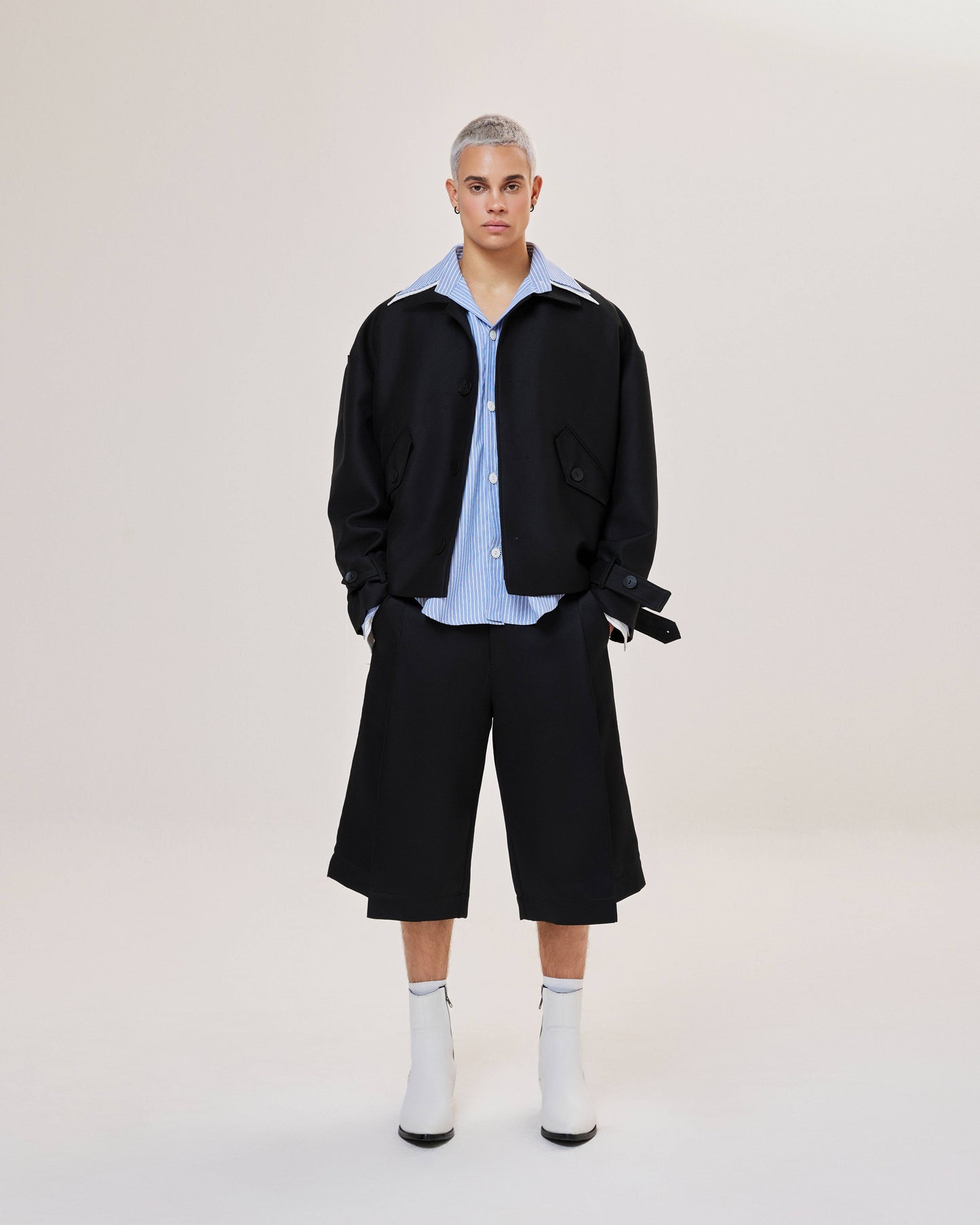 short-pleased-pants-black astoud caostu