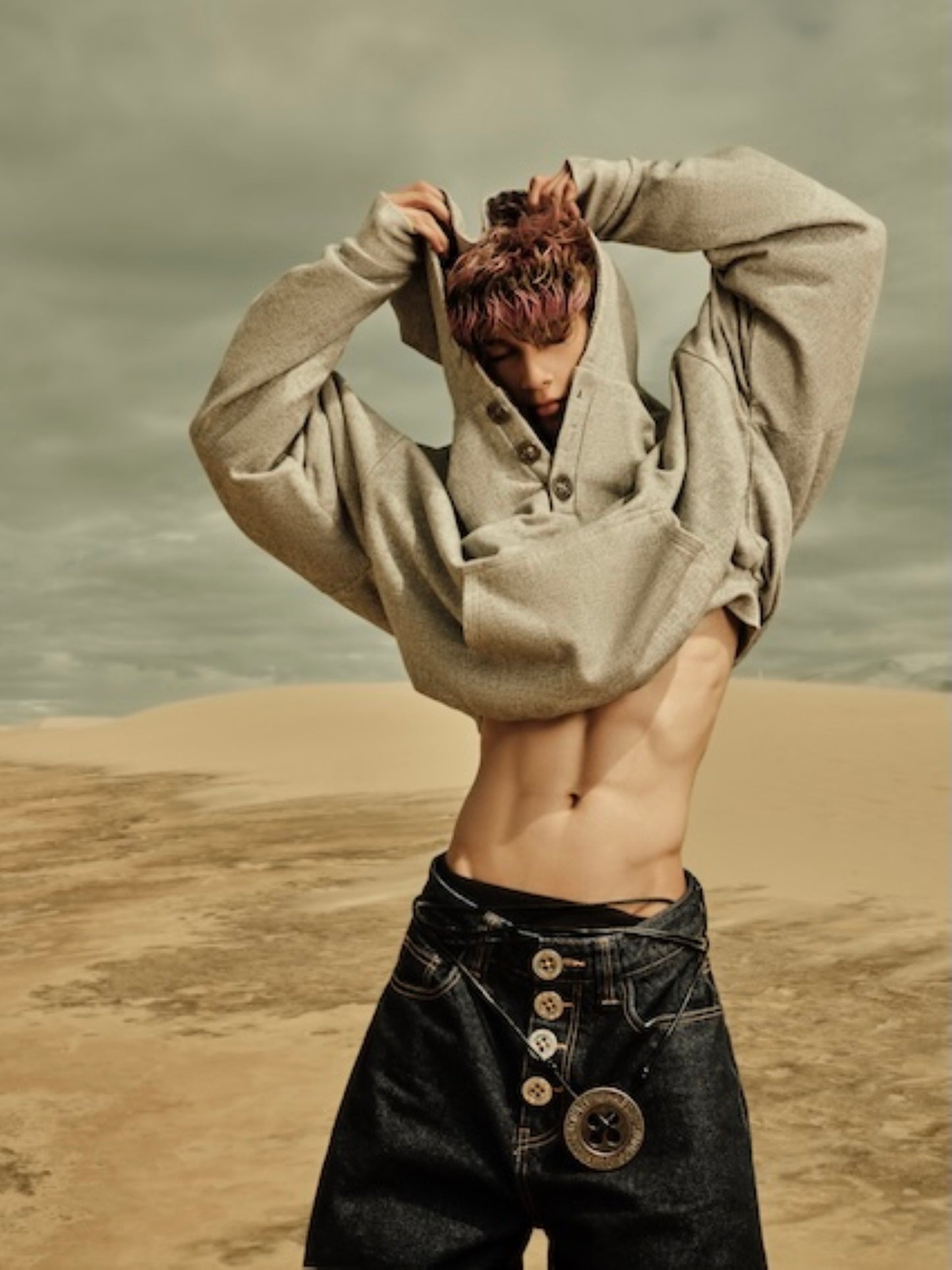 Manches longues à boutons blancs