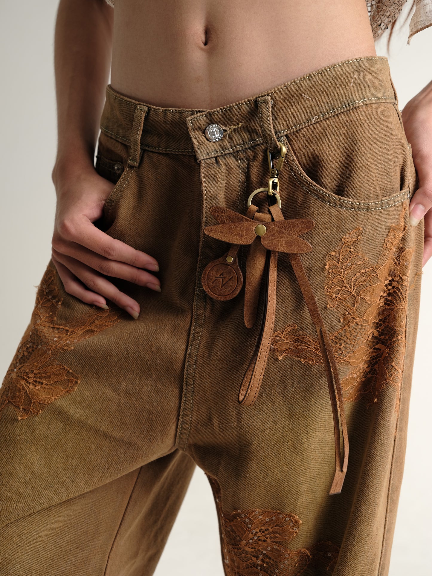 Chapeau conique en feuilles de palmier à plumes Miệt Vườn