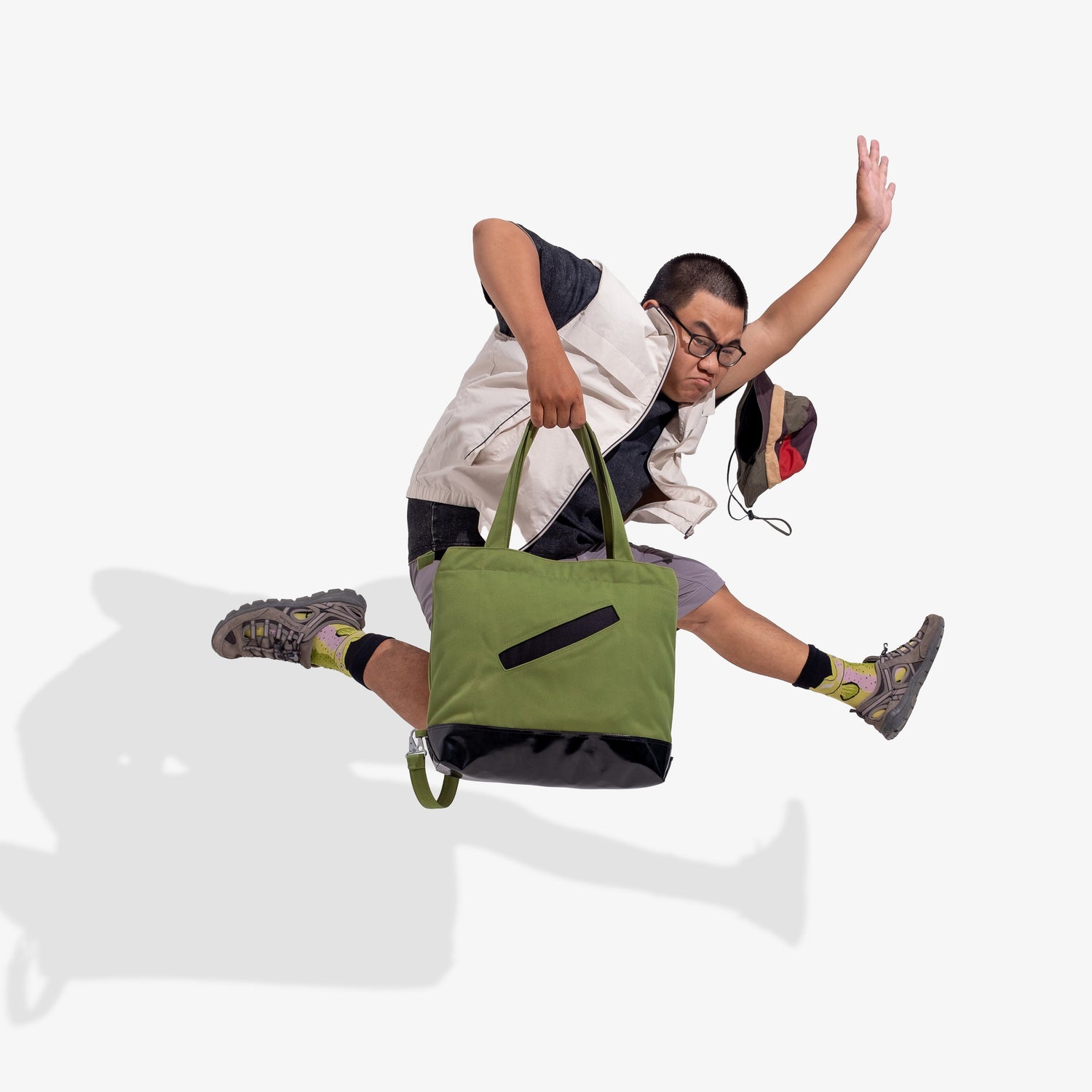 strap-3-tote-caliiste-green jump out astoud
