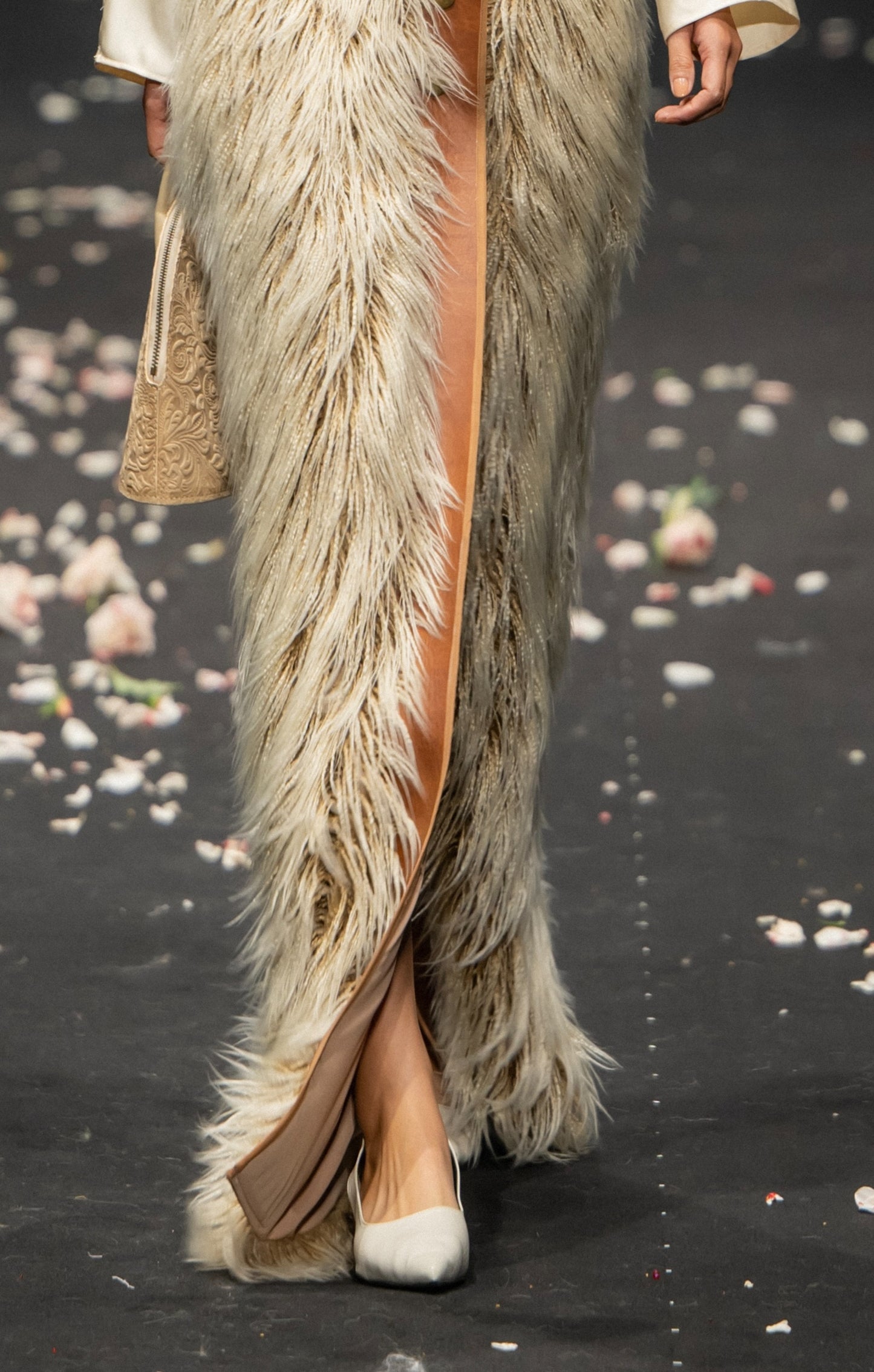 mưa-tơi-feathered-wrap-skirt an heritage astoud