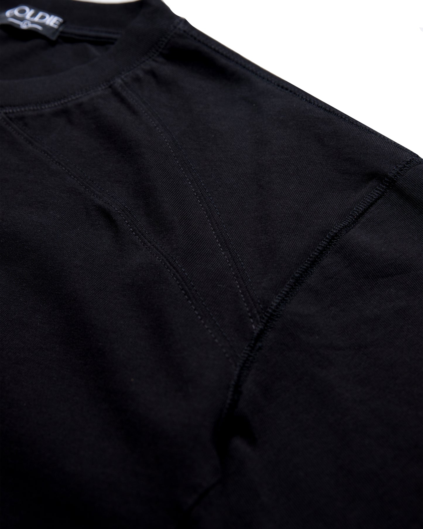 black-eva-t-shirt goldie astoud
