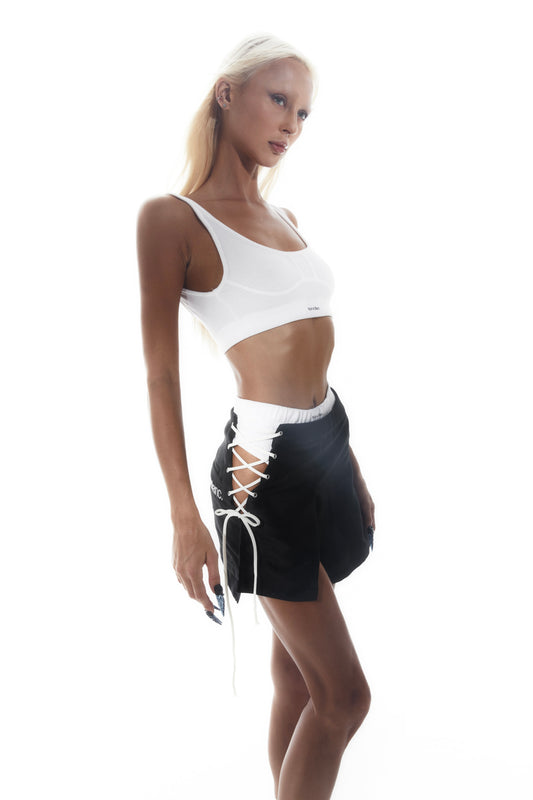 stormi-mini-skirt-Noir-et-Blanc-astoud