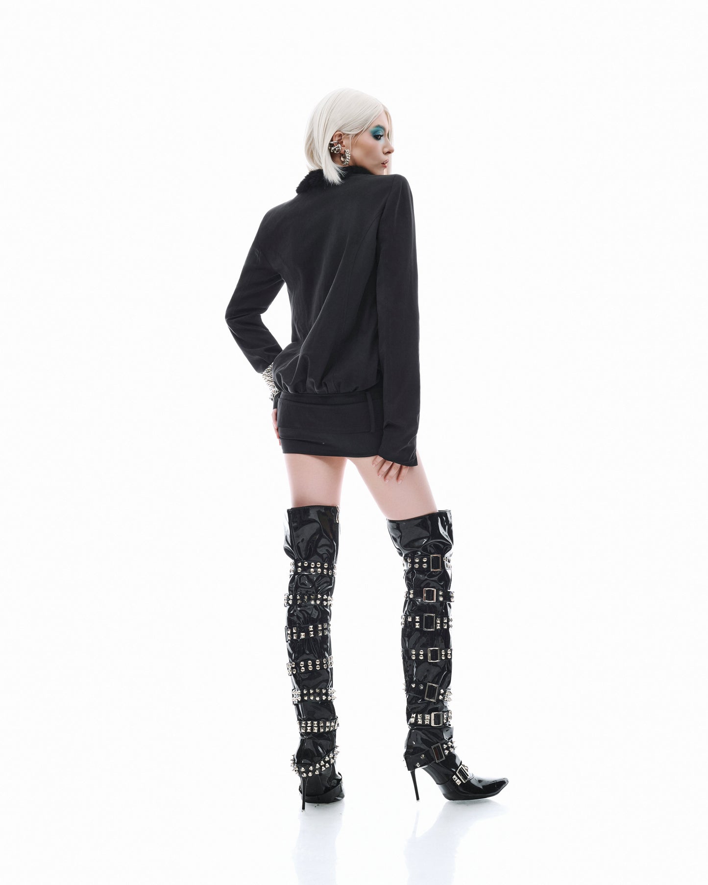 Mika Set liniss astoud 