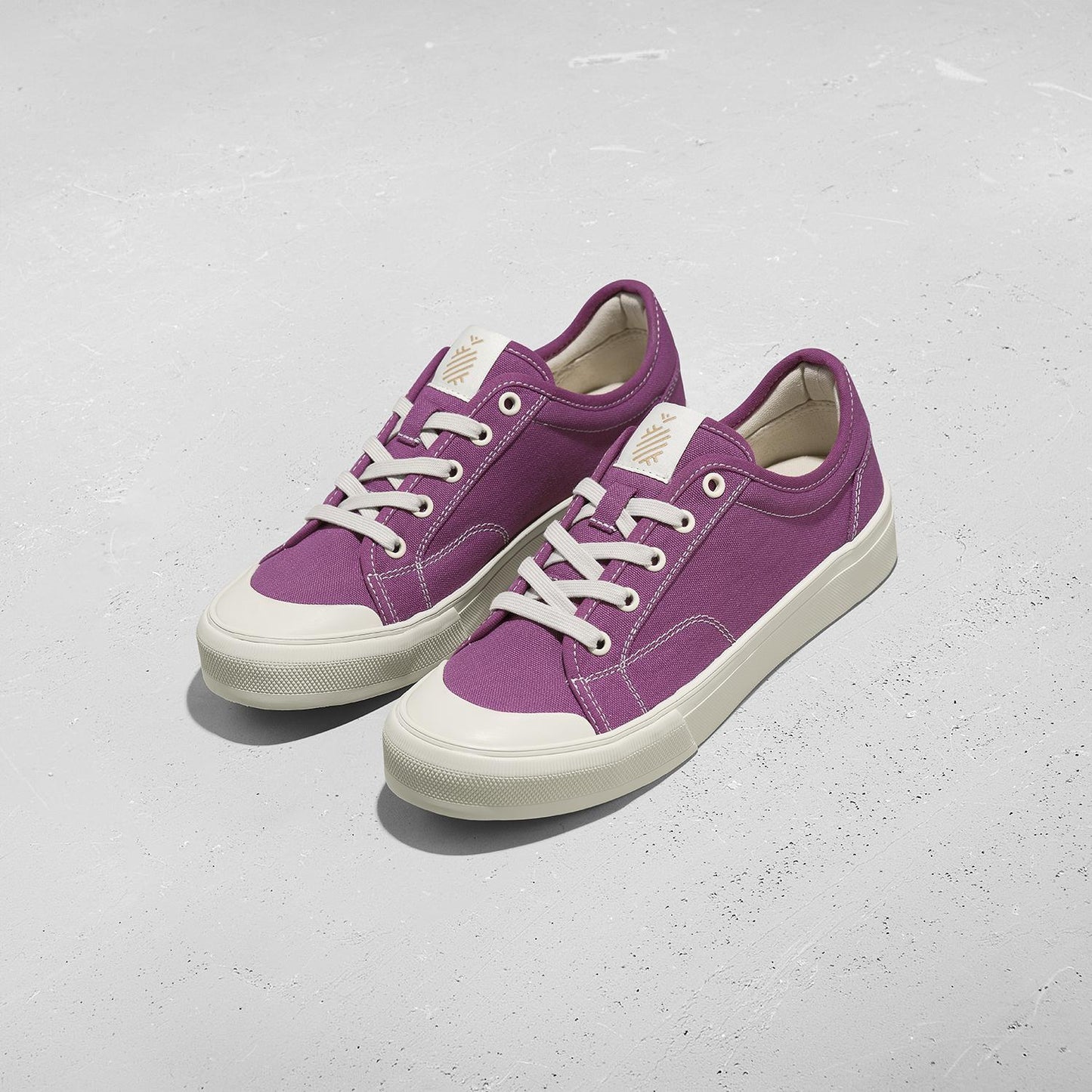 dark-purple-urbas-sc-low-top ananas astoud