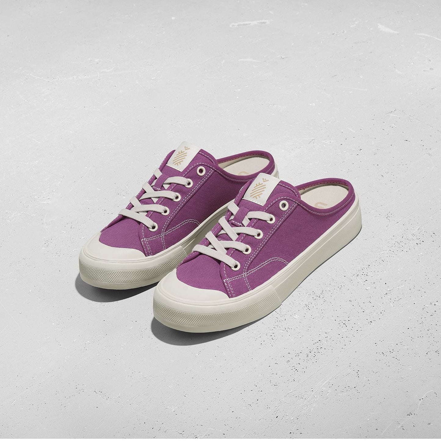 dark-purple-urbas-sc-mule ananas astoud