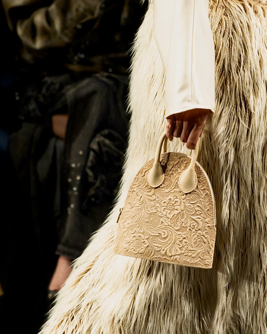 beige-lo-gach-engraved-leather-bag an heritage astoud