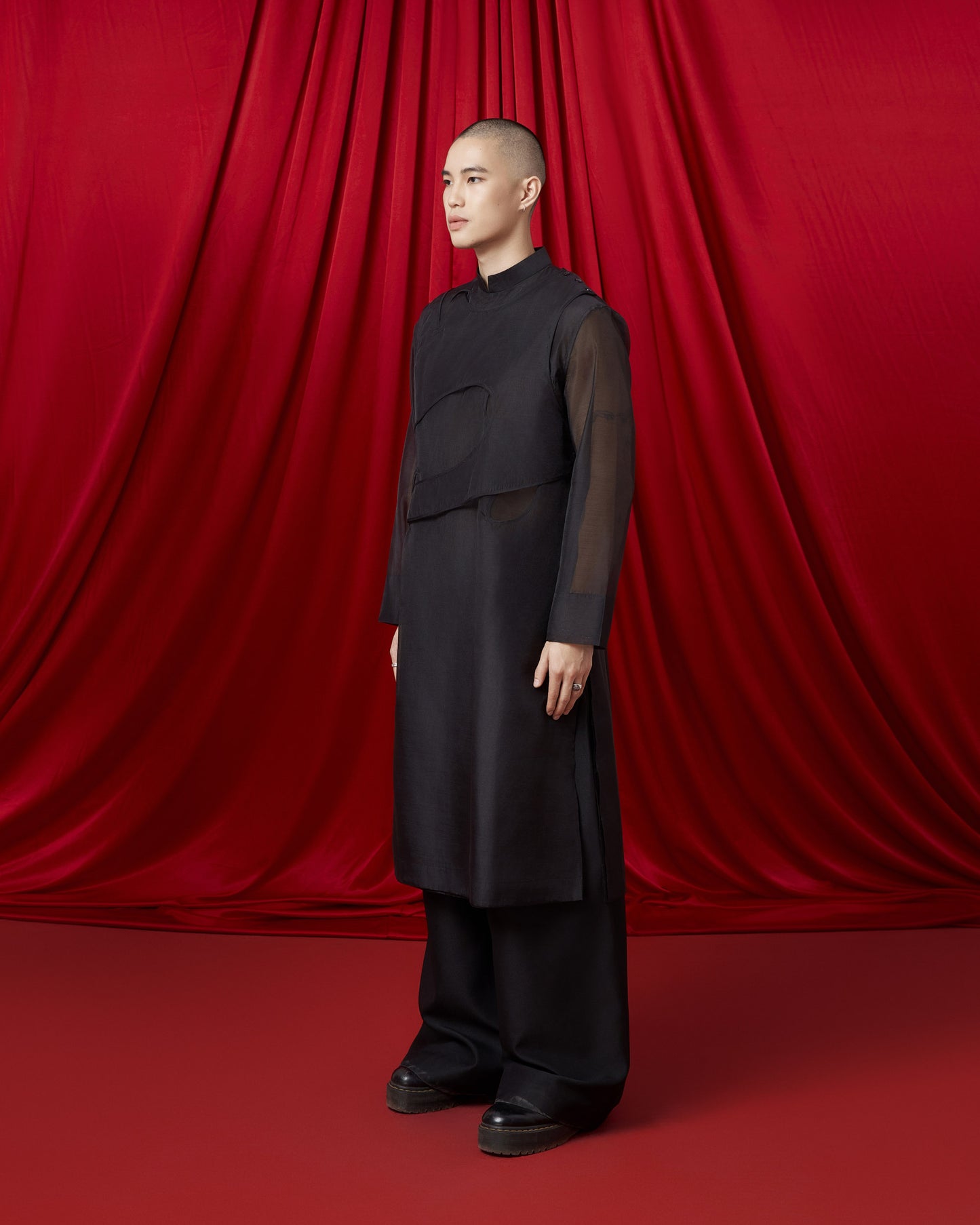 luon-vong-ao-dai-for-men-black-caostu-astoud