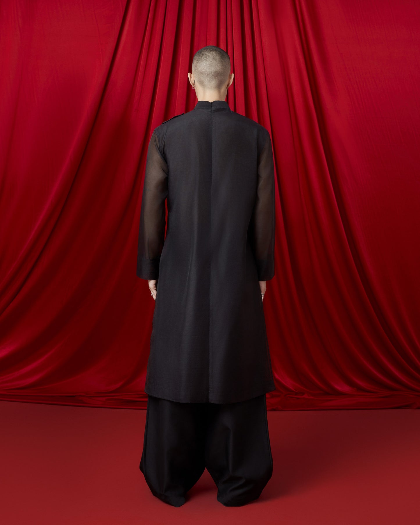 luon-vong-ao-dai-for-men-black-caostu-astoud