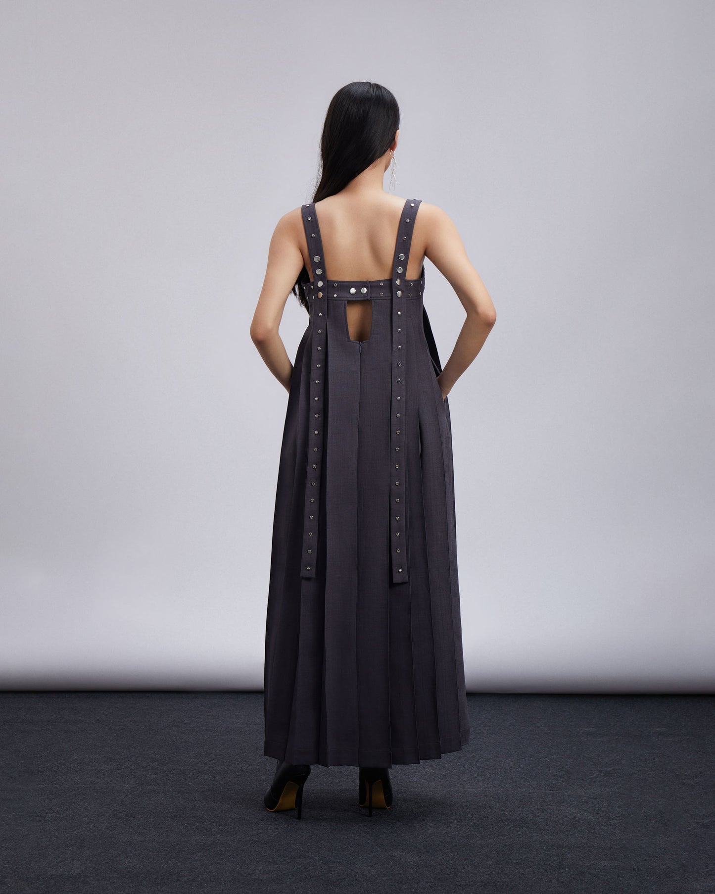 pleated-maxi-dress-caostu-space-grey-astoud
