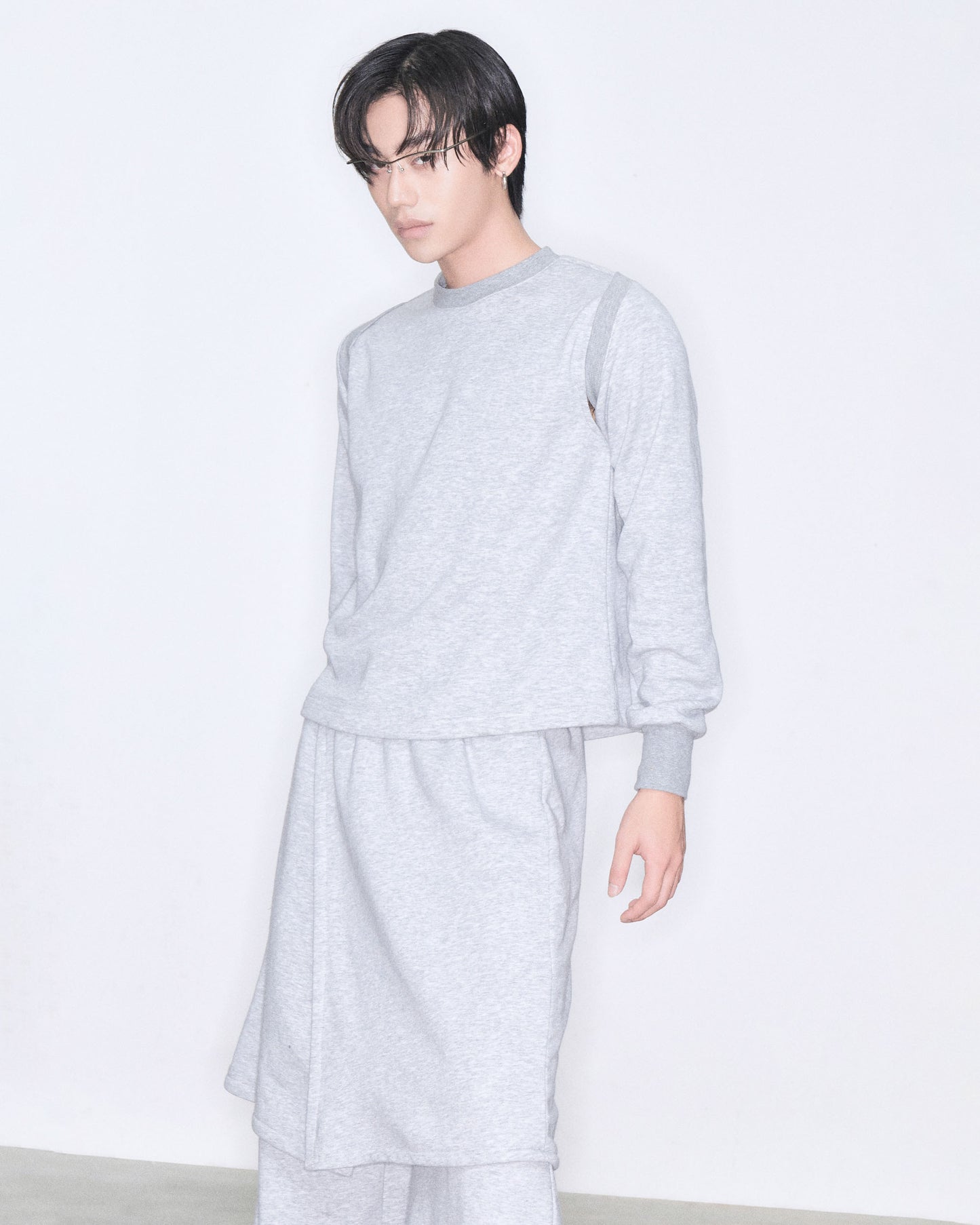 detachable-sleeves-sweatshirt-DAC-EMBELLISH-astoud