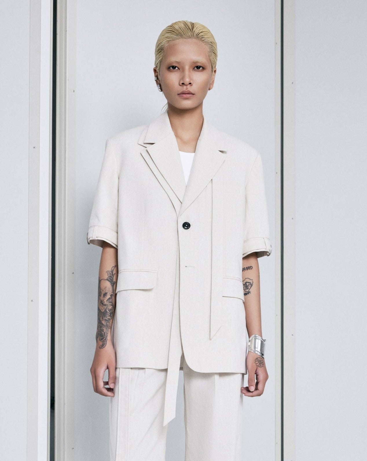 beige-linen-short-sleeve-blazer-FORTYTHREE