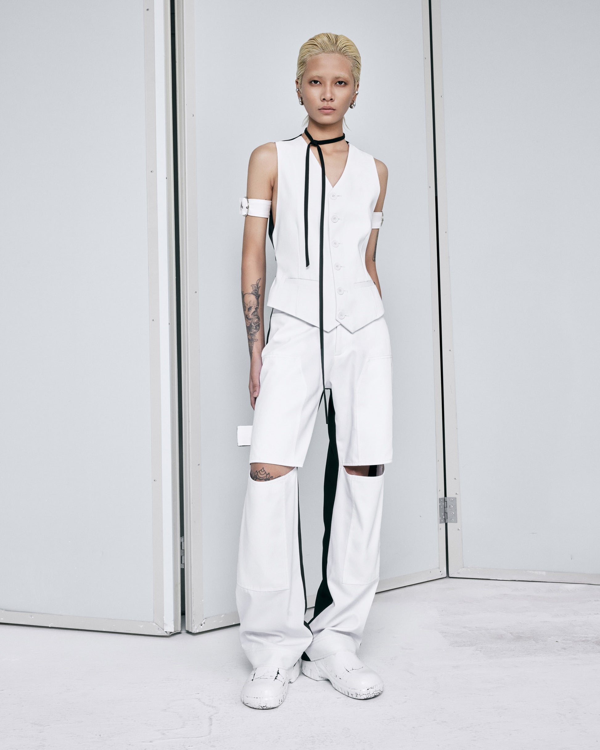 black-white-khaki-straight-leg-pants-FORTYTHREE-astoud