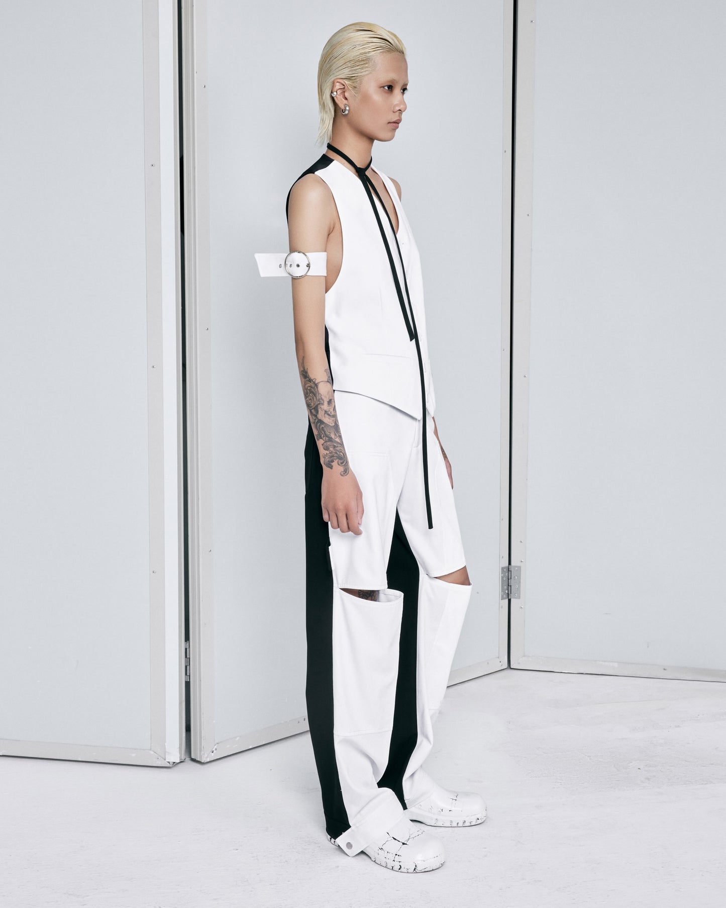black-white-khaki-straight-leg-pants-FORTYTHREE-astoud