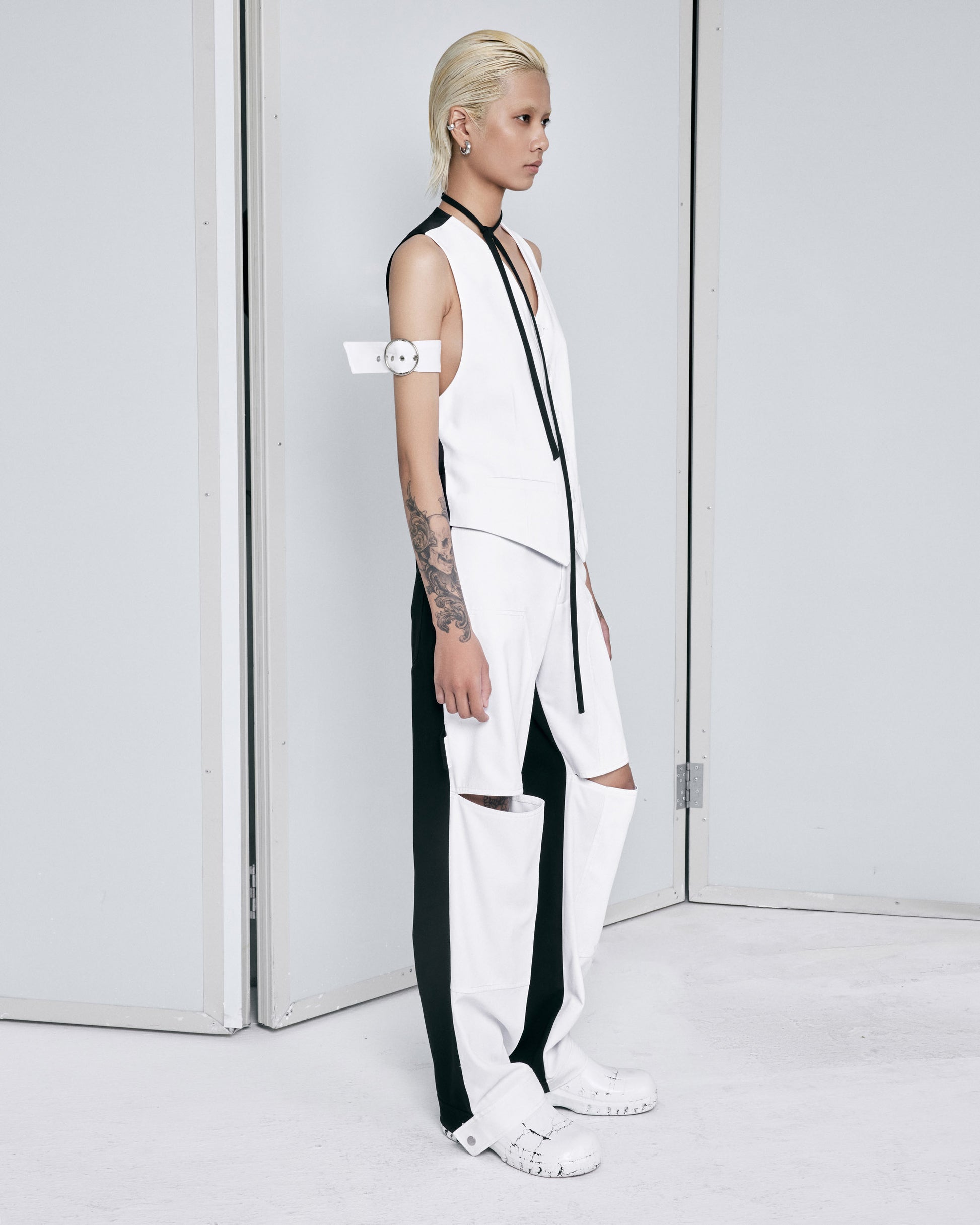 black-white-khaki-straight-leg-pants-FORTYTHREE-astoud
