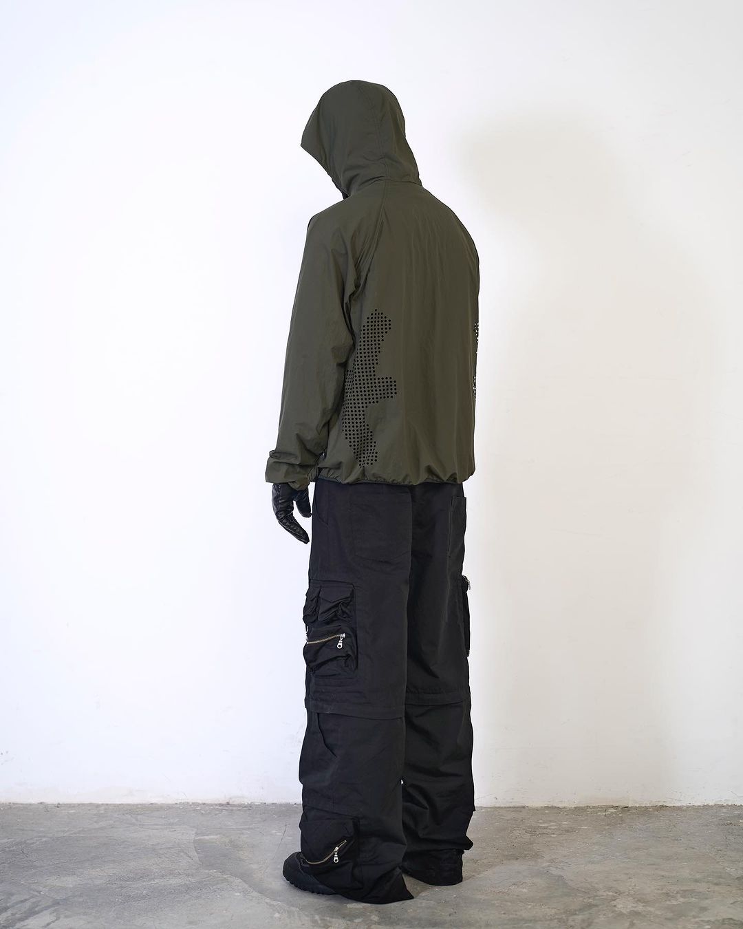 dark-gray-techinical-windbreaker-FRAGILE-CLUB-ASTOUD