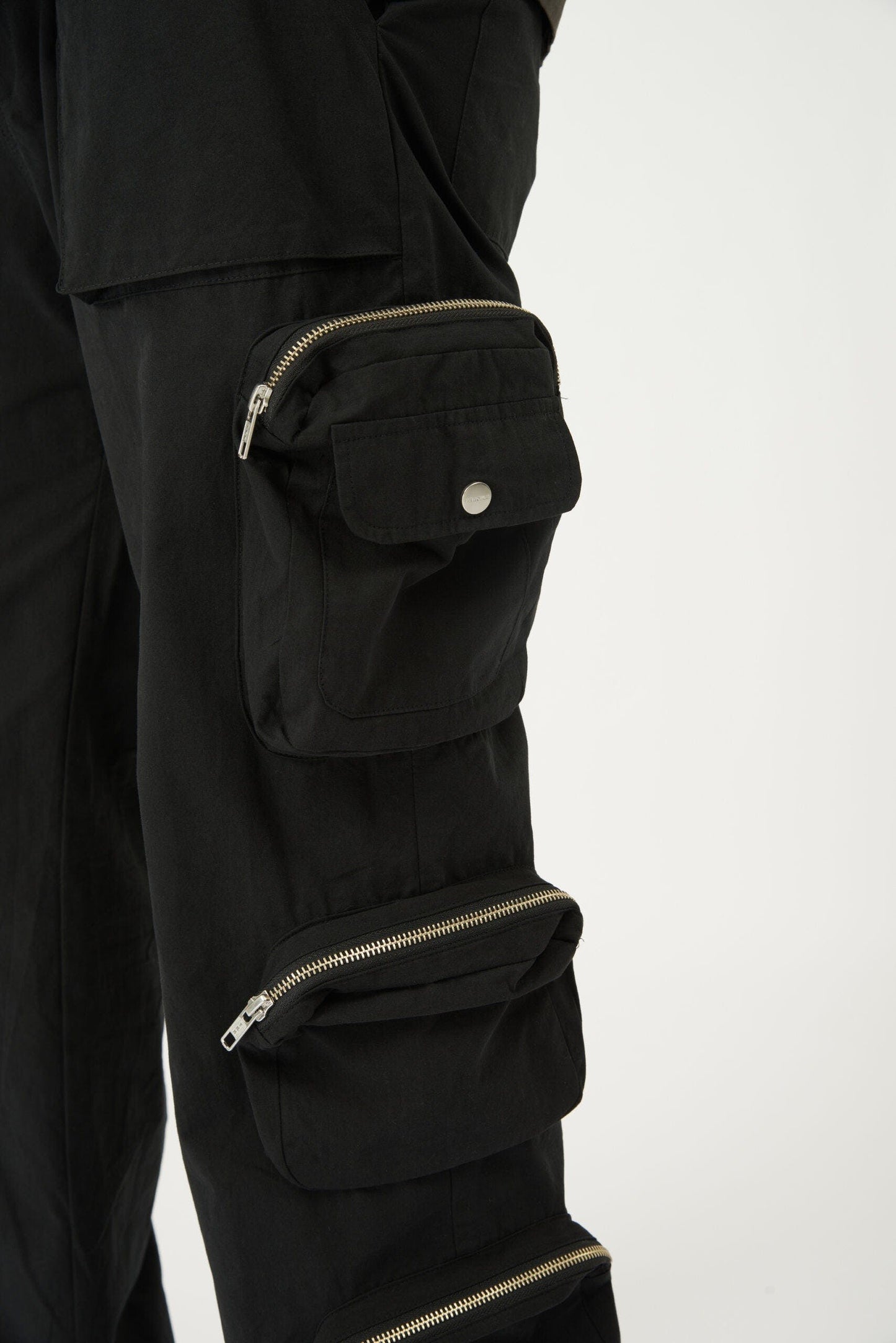 fragile®-12p-cargo-pants-black-astoud