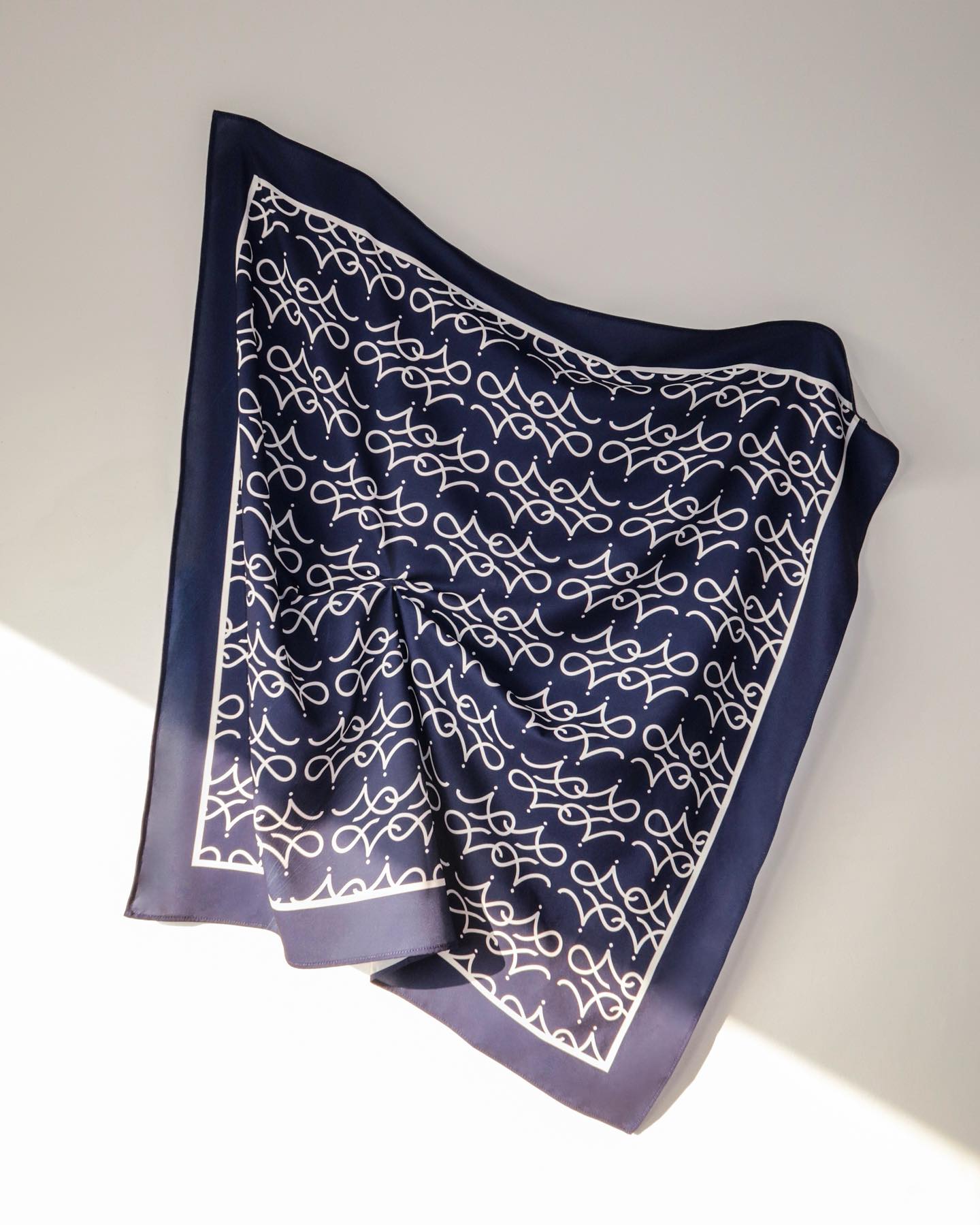 signature-scarf-navy the idiot astoud