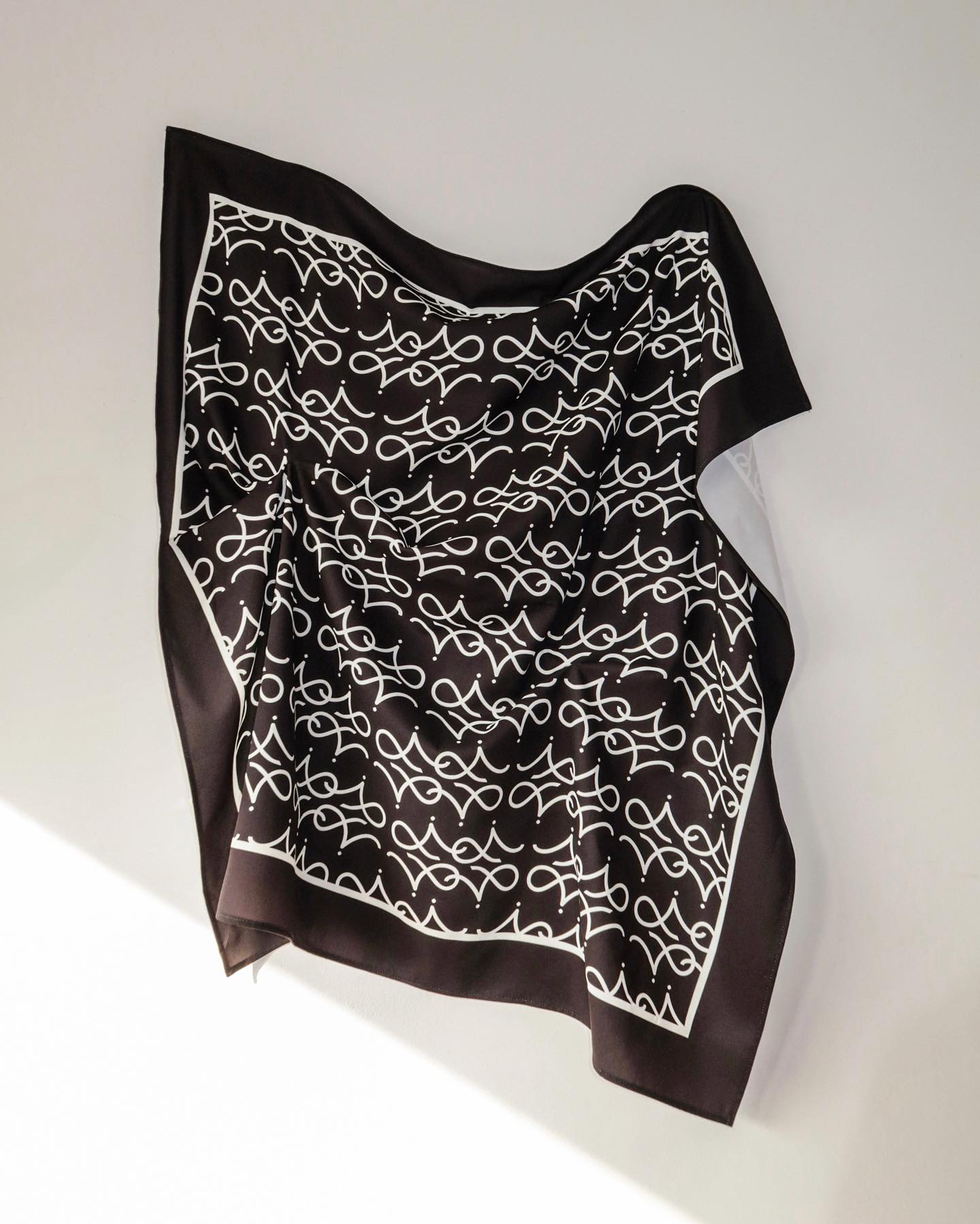 signature-scarf-black the idiot astoud