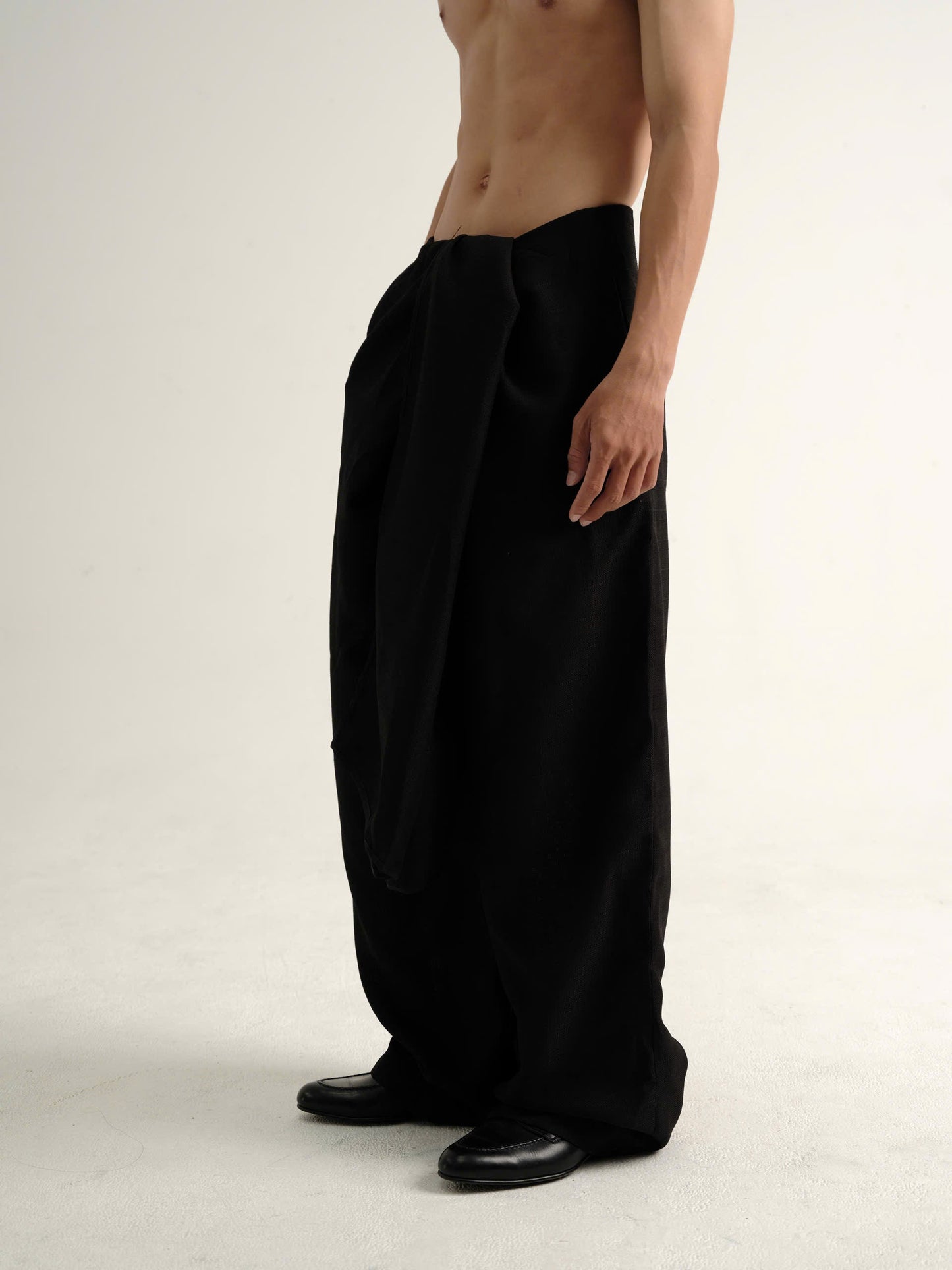 black-hao-hon-linen-pants an heritage astoud