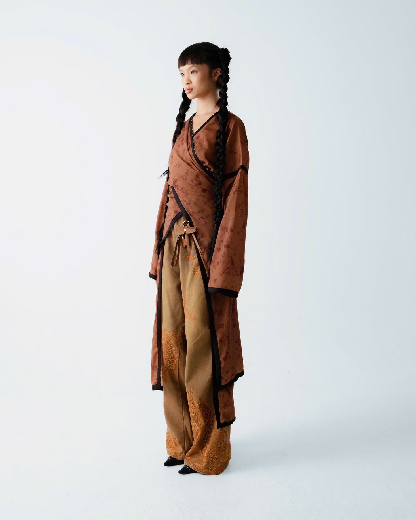 brown-bung-bien-robe-top an heritage astoud