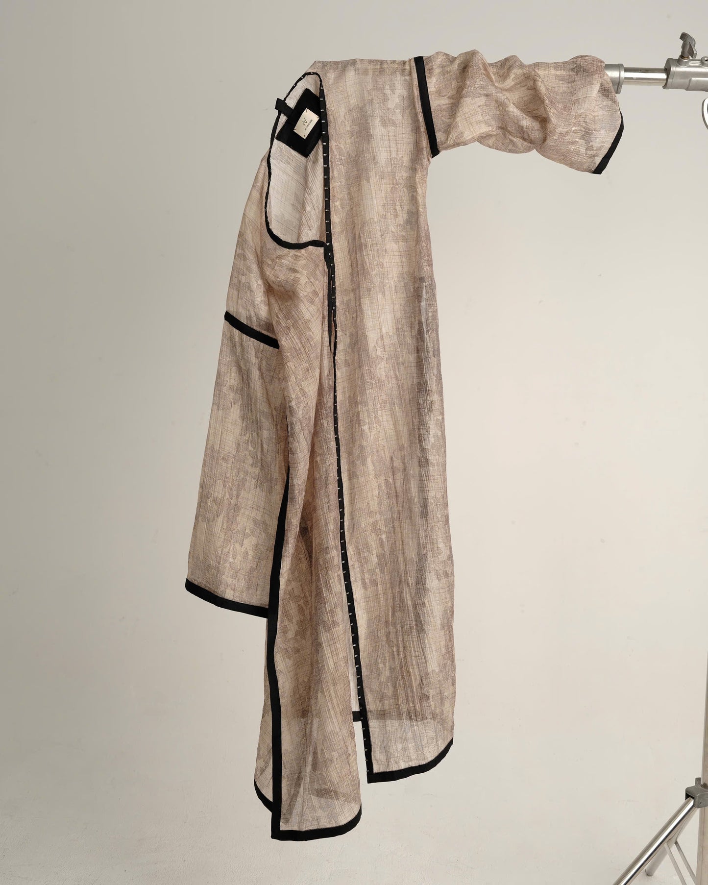 gray-bung-bien-robe-top an heritage astoud