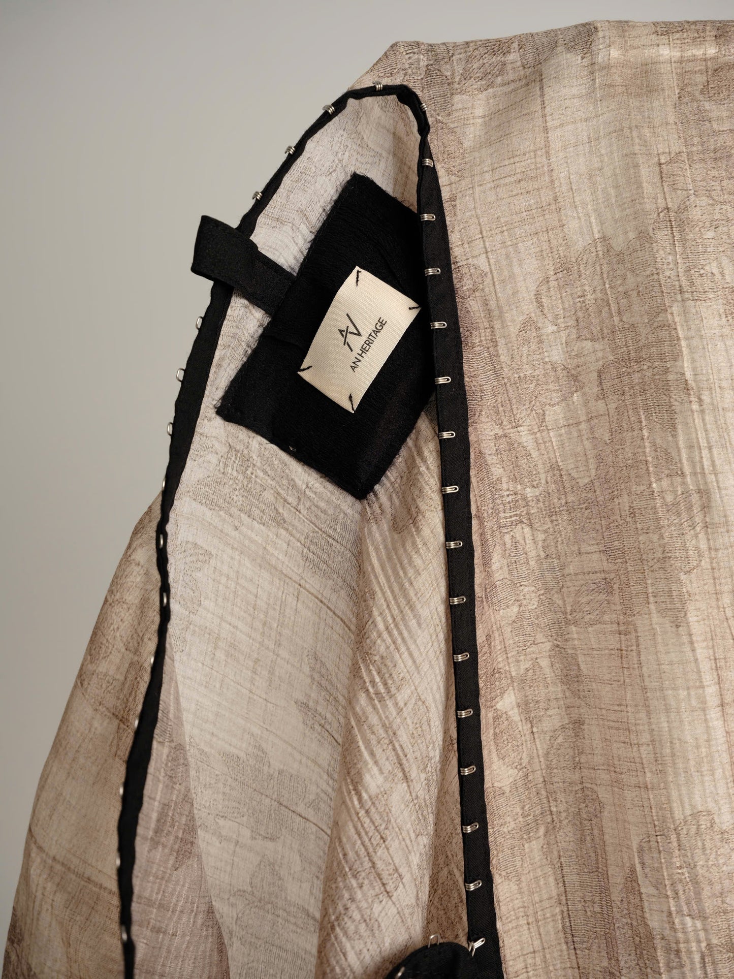 gray-bung-bien-robe-top an heritage astoud