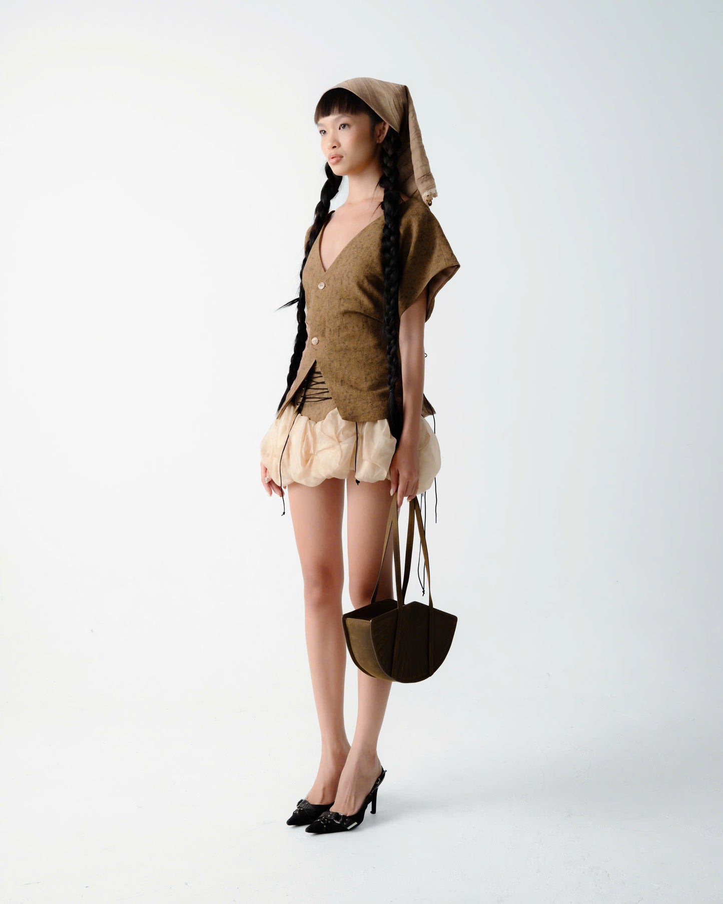 lang-linh-mini-skirt an heritage astoud